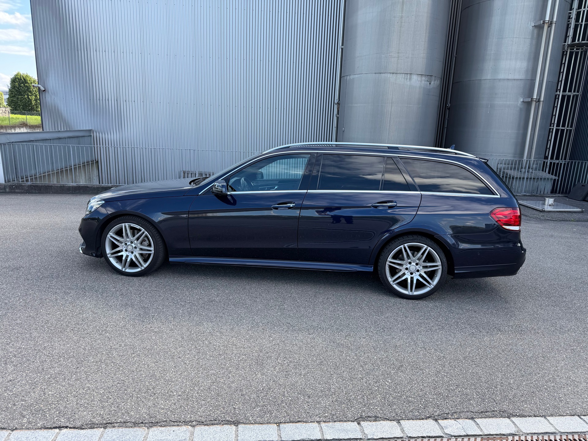 MERCEDES-BENZ E 400 Avantgarde 4Matic 7G-Tronic-image-2