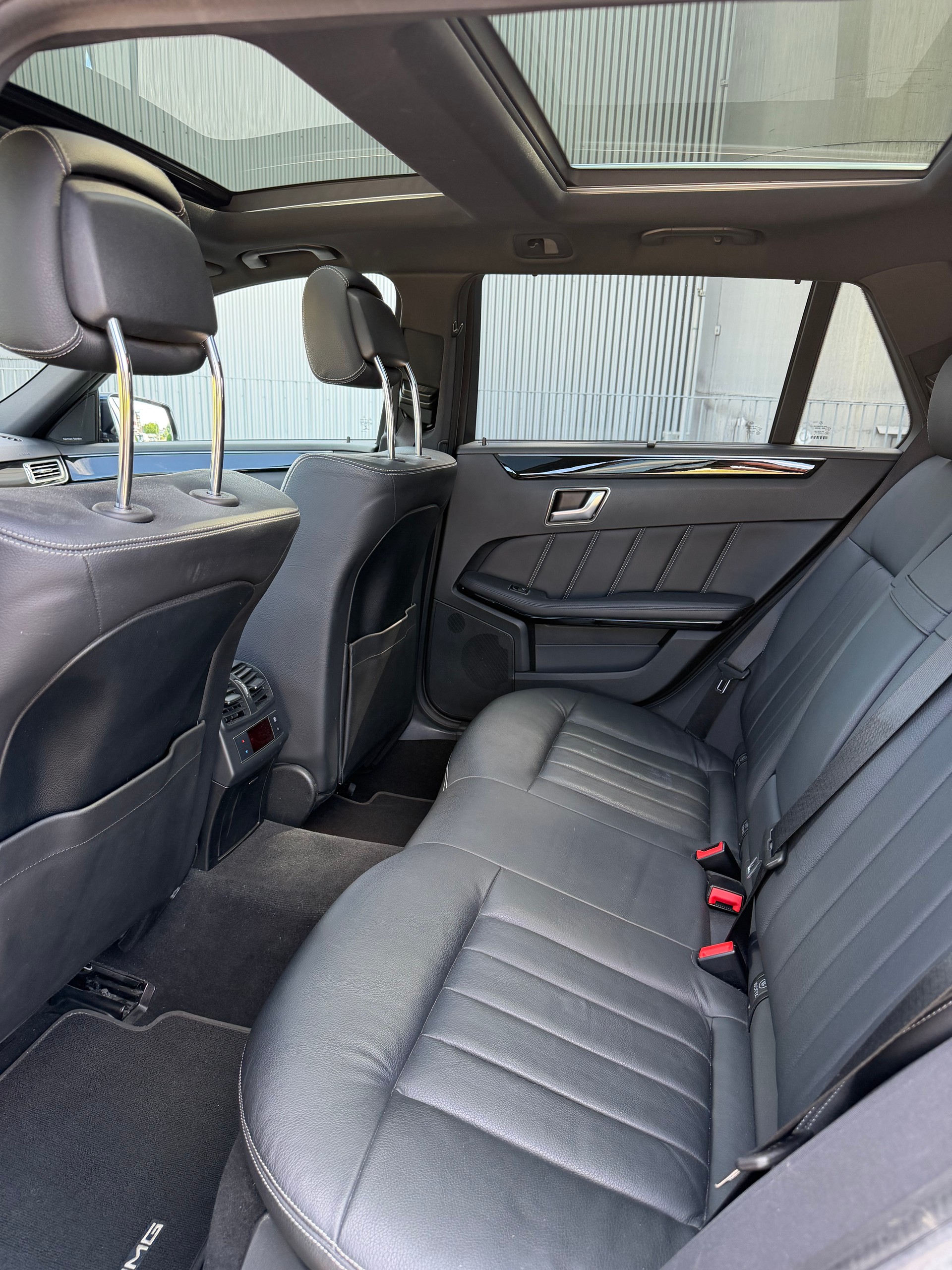 MERCEDES-BENZ E 400 Avantgarde 4Matic 7G-Tronic-image-7