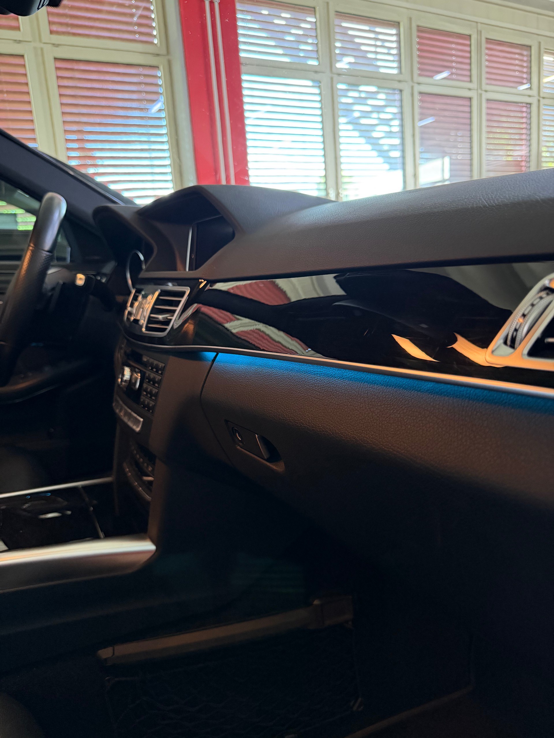 MERCEDES-BENZ E 400 Avantgarde 4Matic 7G-Tronic-image-13