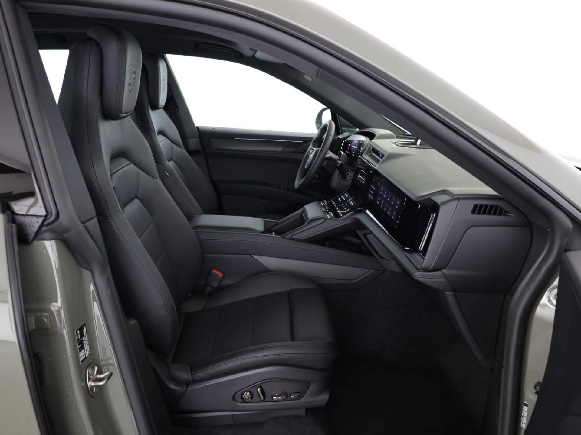 PORSCHE Cayenne Electric-image-11