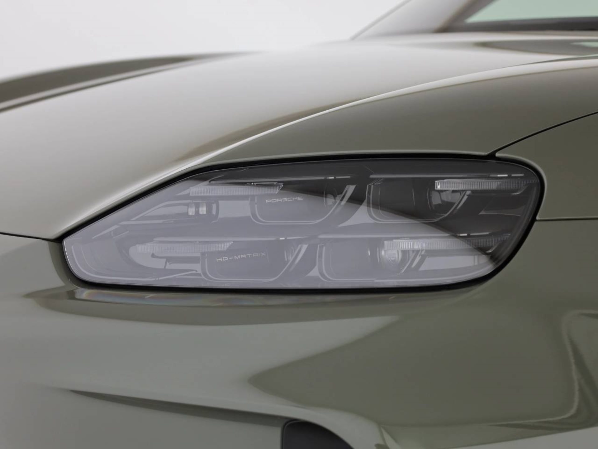PORSCHE Cayenne Electric-image-7