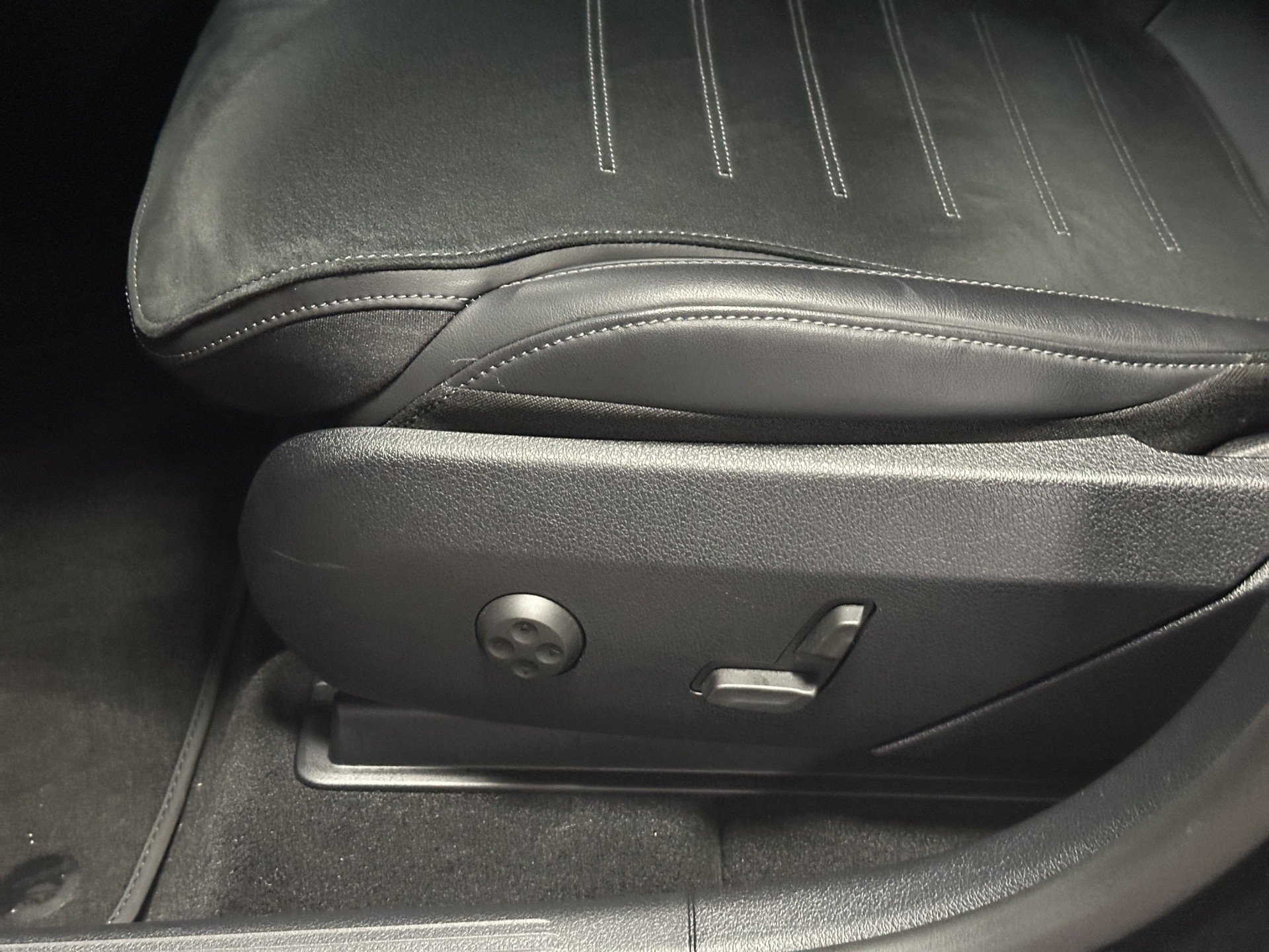 MERCEDES-BENZ GLC 300 d 4Matic 9G-Tronic AMG - Night-image-9