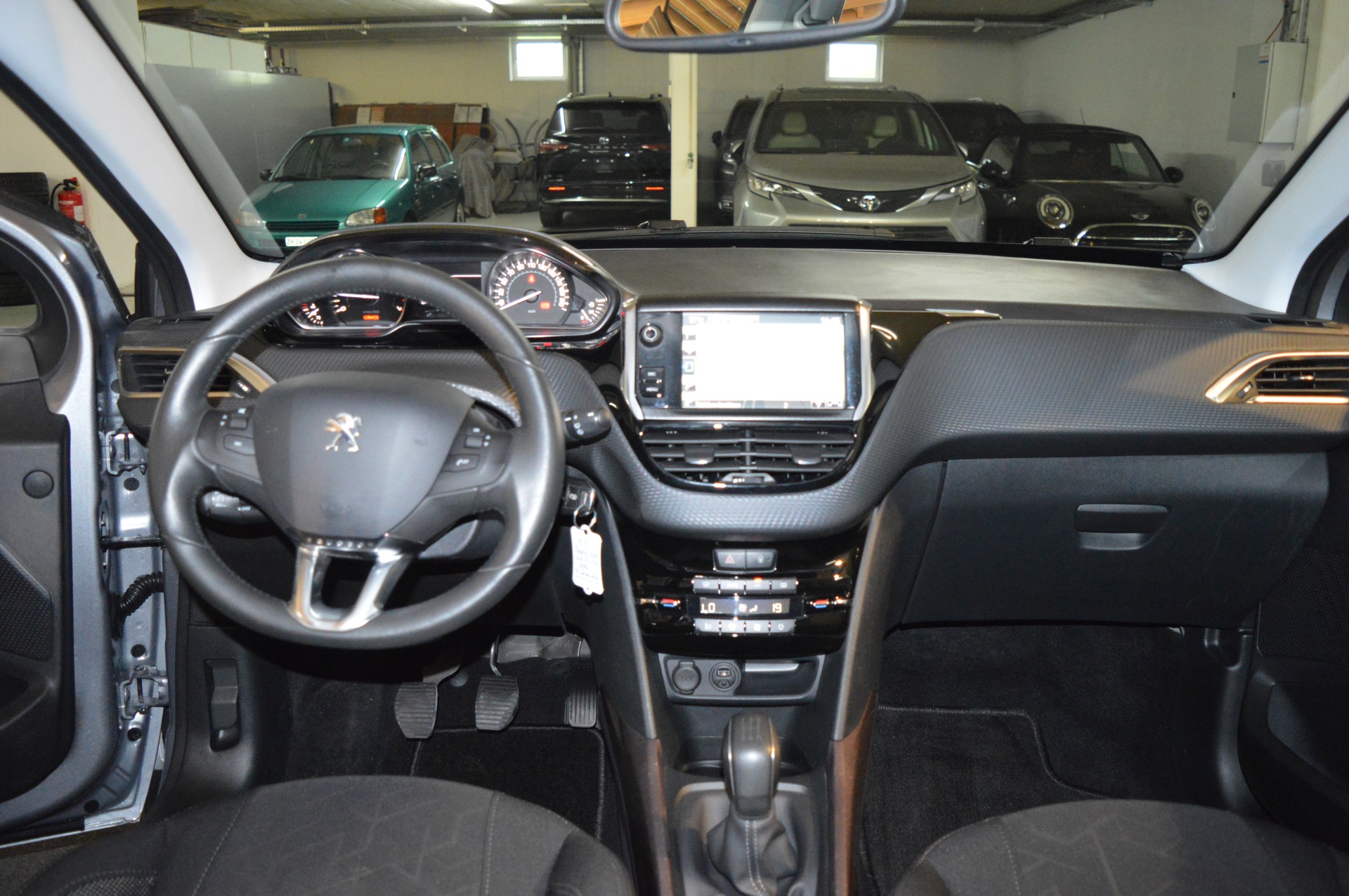 PEUGEOT 2008 1.2 PureTech Style-image-9