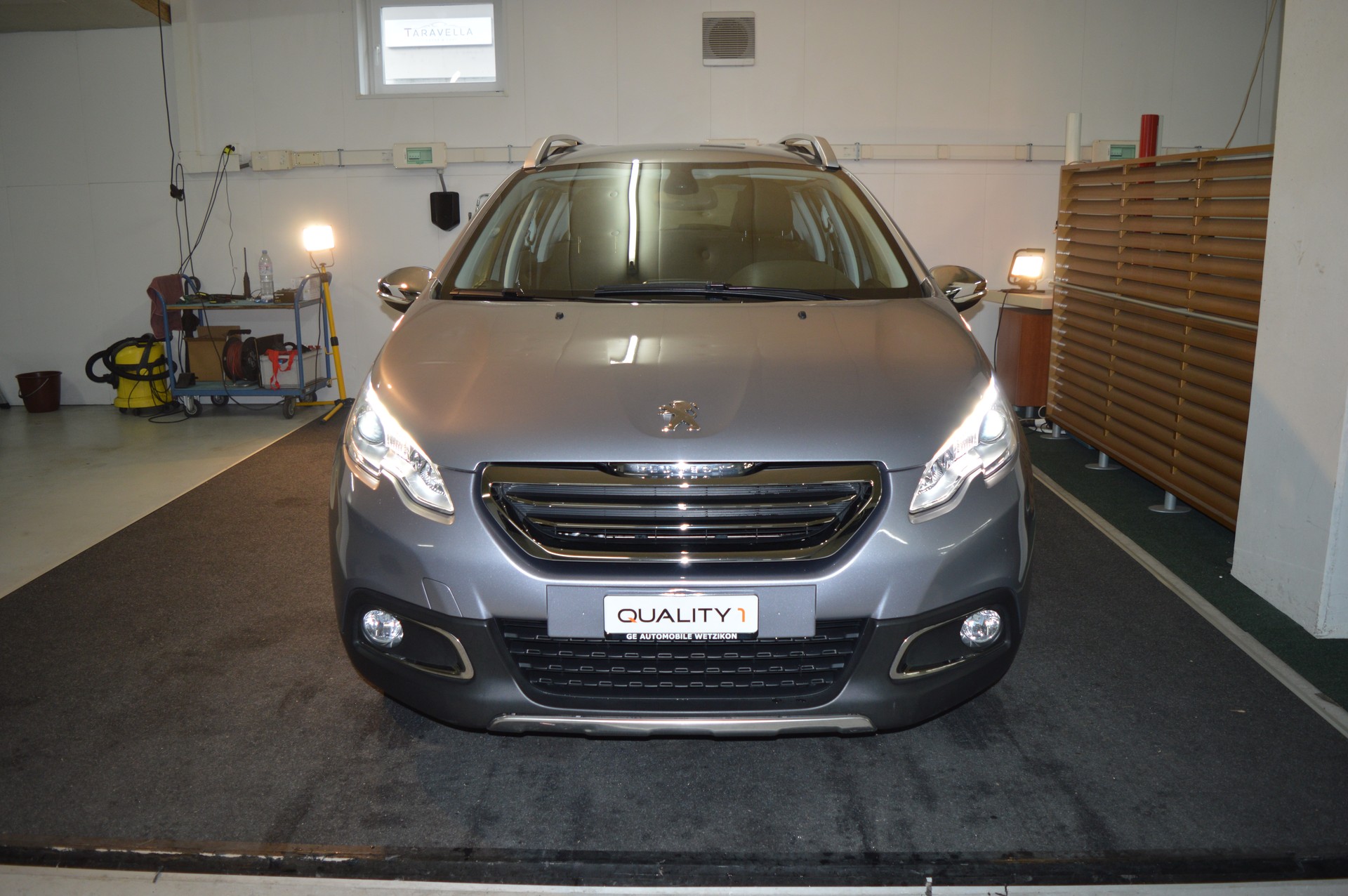 PEUGEOT 2008 1.2 PureTech Style-image-1