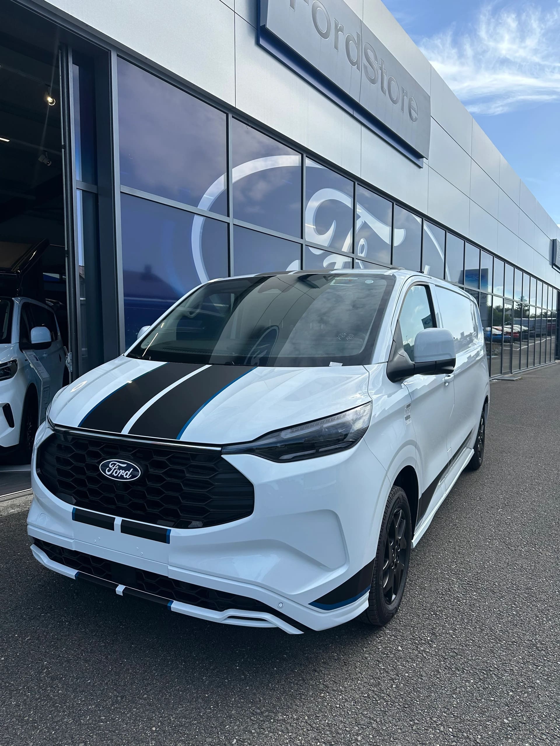 FORD Transit Custom Van 320 L2 2.5 Durat Sport/PHEV-image-1