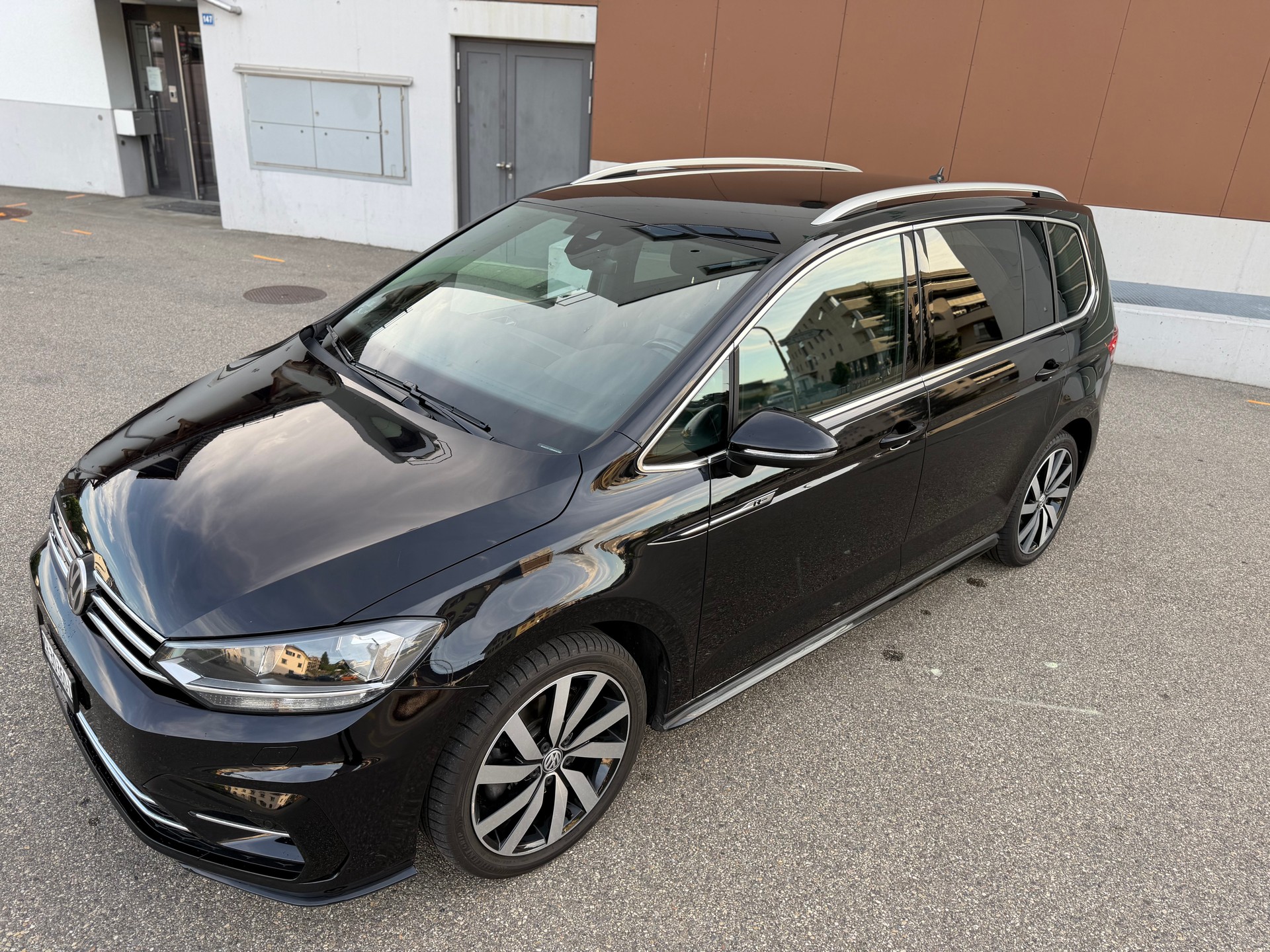 VW Touran 2.0 TDI BlueMotion Technology Highline DSG-image-8