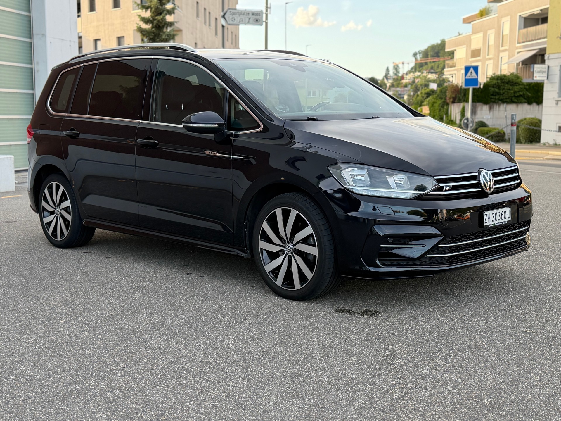 VW Touran 2.0 TDI BlueMotion Technology Highline DSG-image-2
