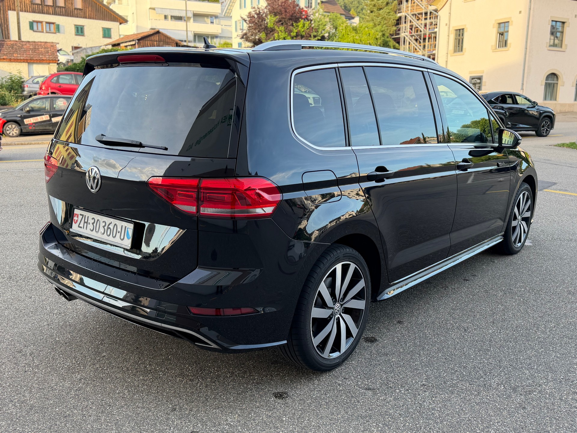 VW Touran 2.0 TDI BlueMotion Technology Highline DSG-image-4