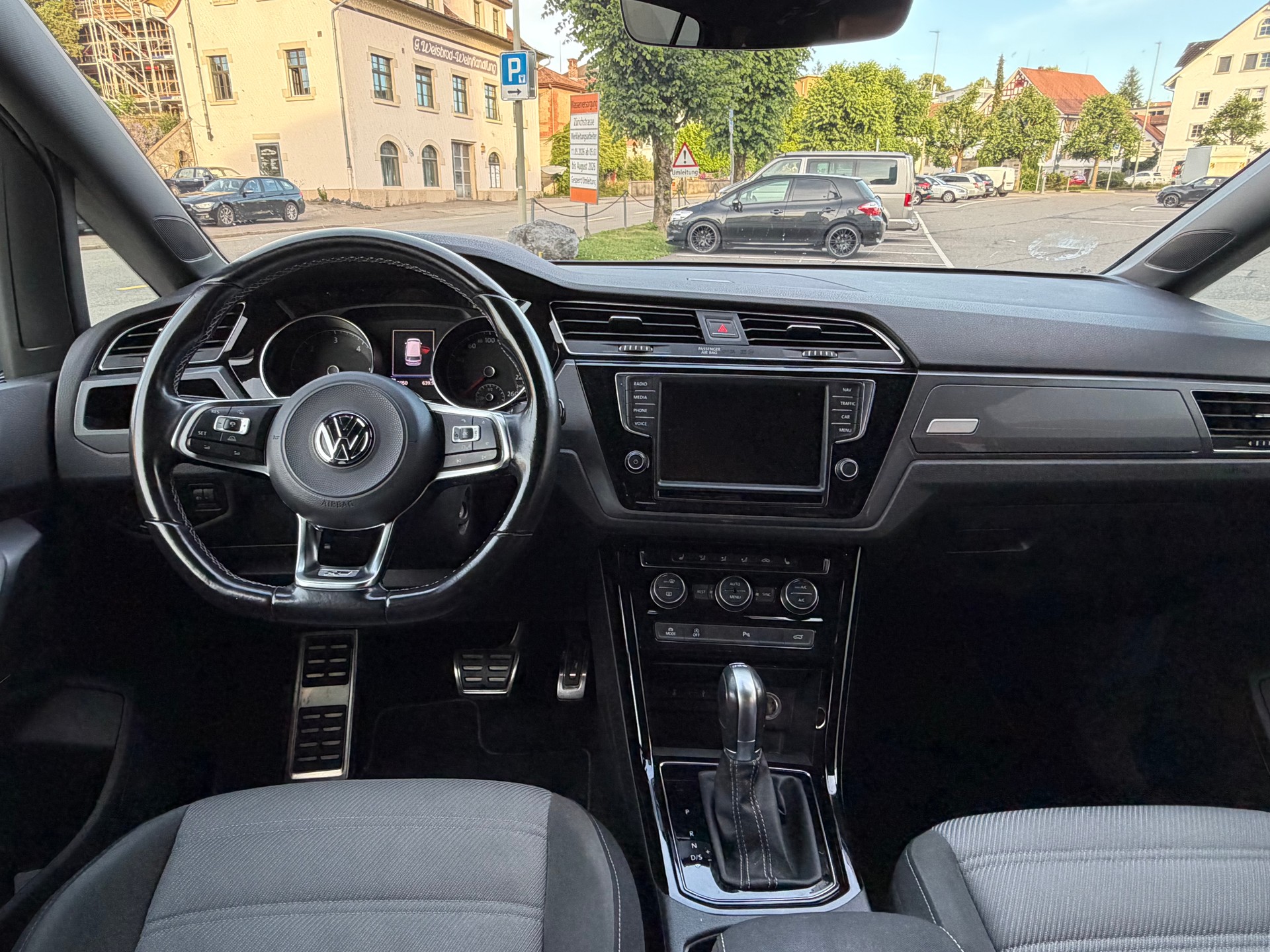 VW Touran 2.0 TDI BlueMotion Technology Highline DSG-image-10
