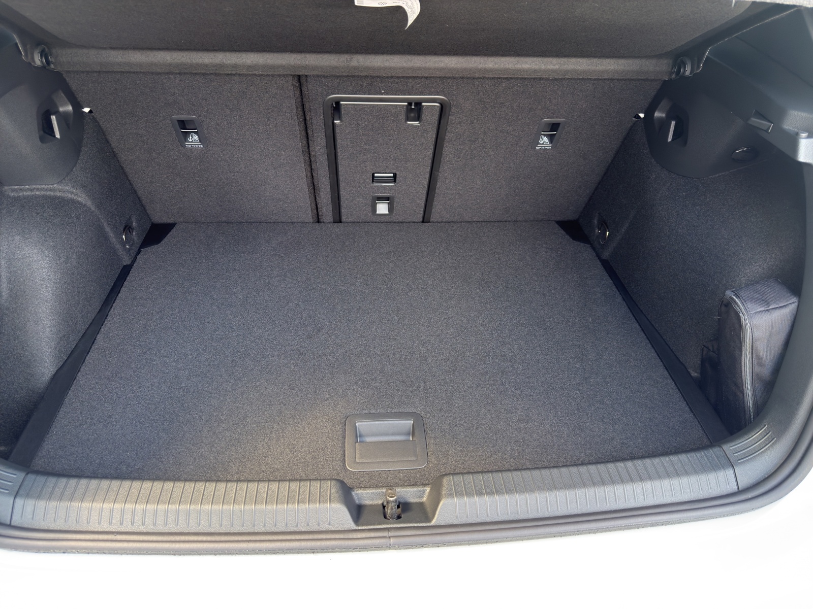VW Golf 1.5 e TSI mHEV R-Line DSG-image-12