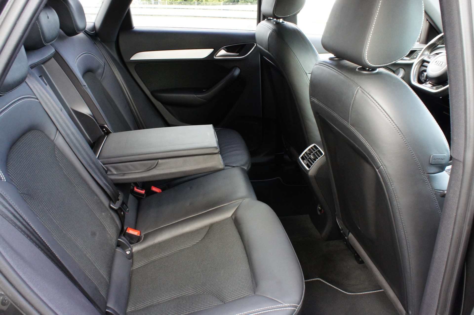 AUDI Q3 1.4 TFSI sport S-tronic-image-10