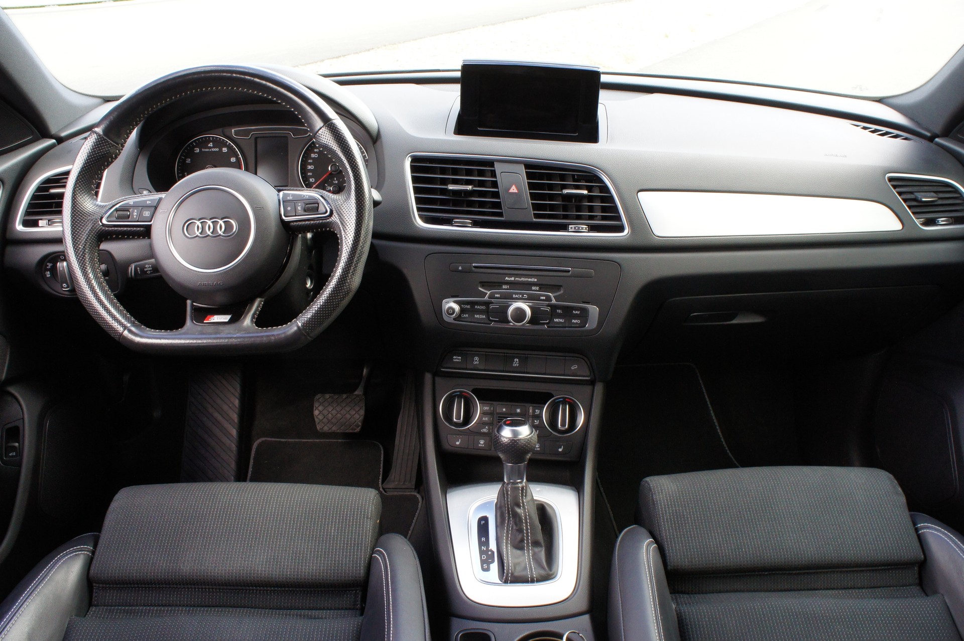 AUDI Q3 1.4 TFSI sport S-tronic-image-12