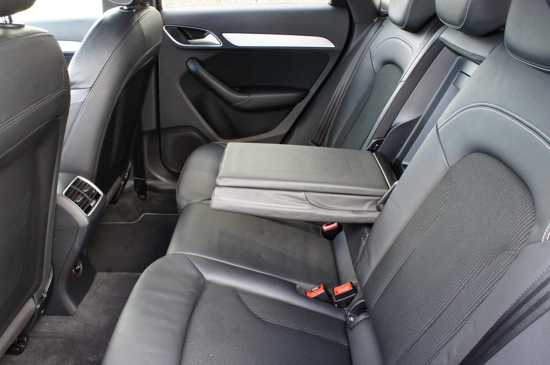 AUDI Q3 1.4 TFSI sport S-tronic-image-9