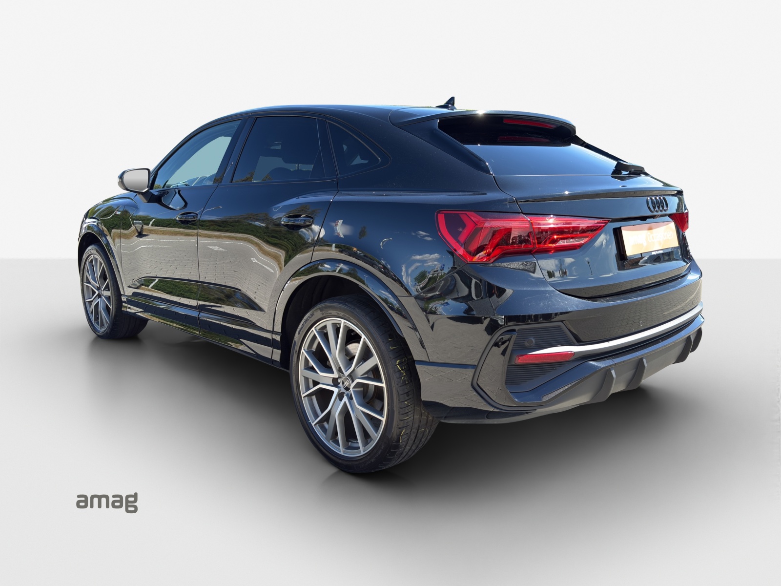 AUDI Q3 Sportback 45 TFSI S line quattro S-tronic-image-2