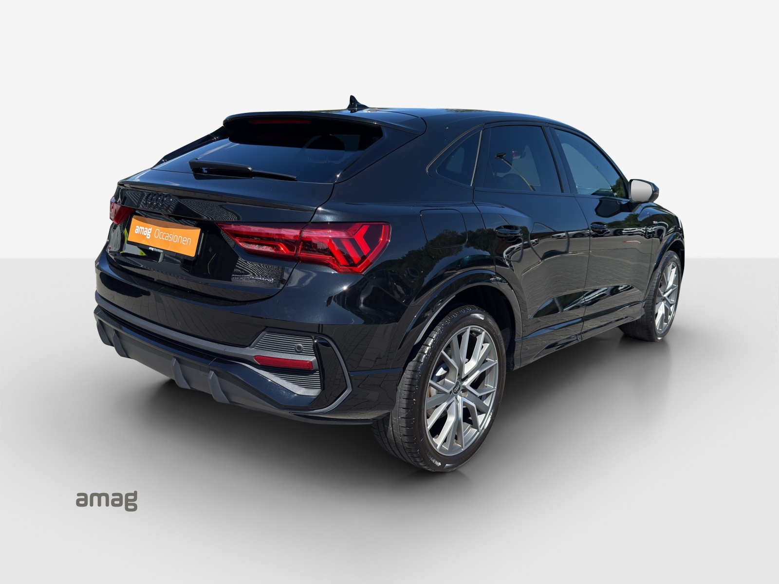 AUDI Q3 Sportback 45 TFSI S line quattro S-tronic-image-4