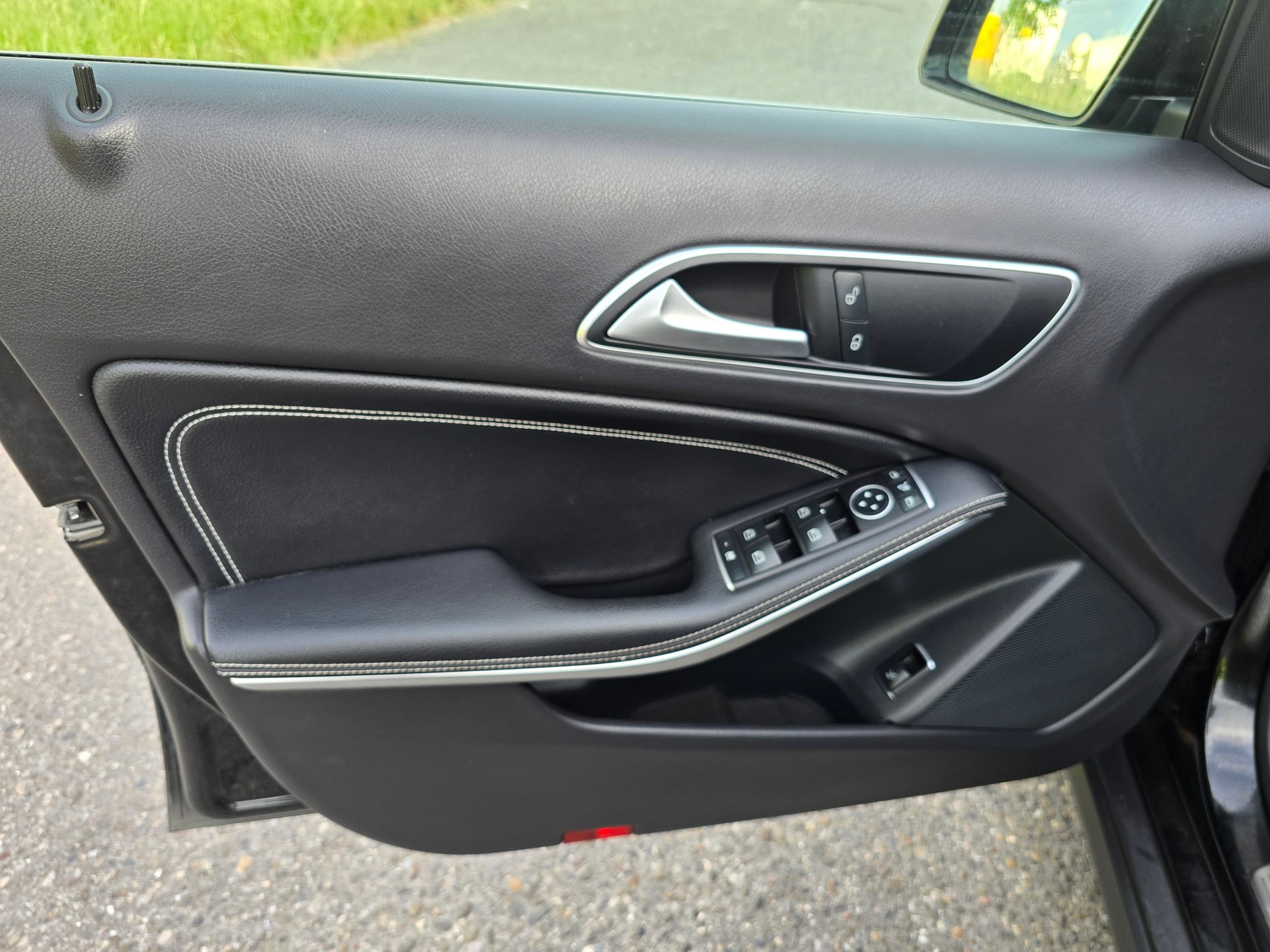 MERCEDES-BENZ GLA 250 Style 4Matic 7G-DCT-image-14