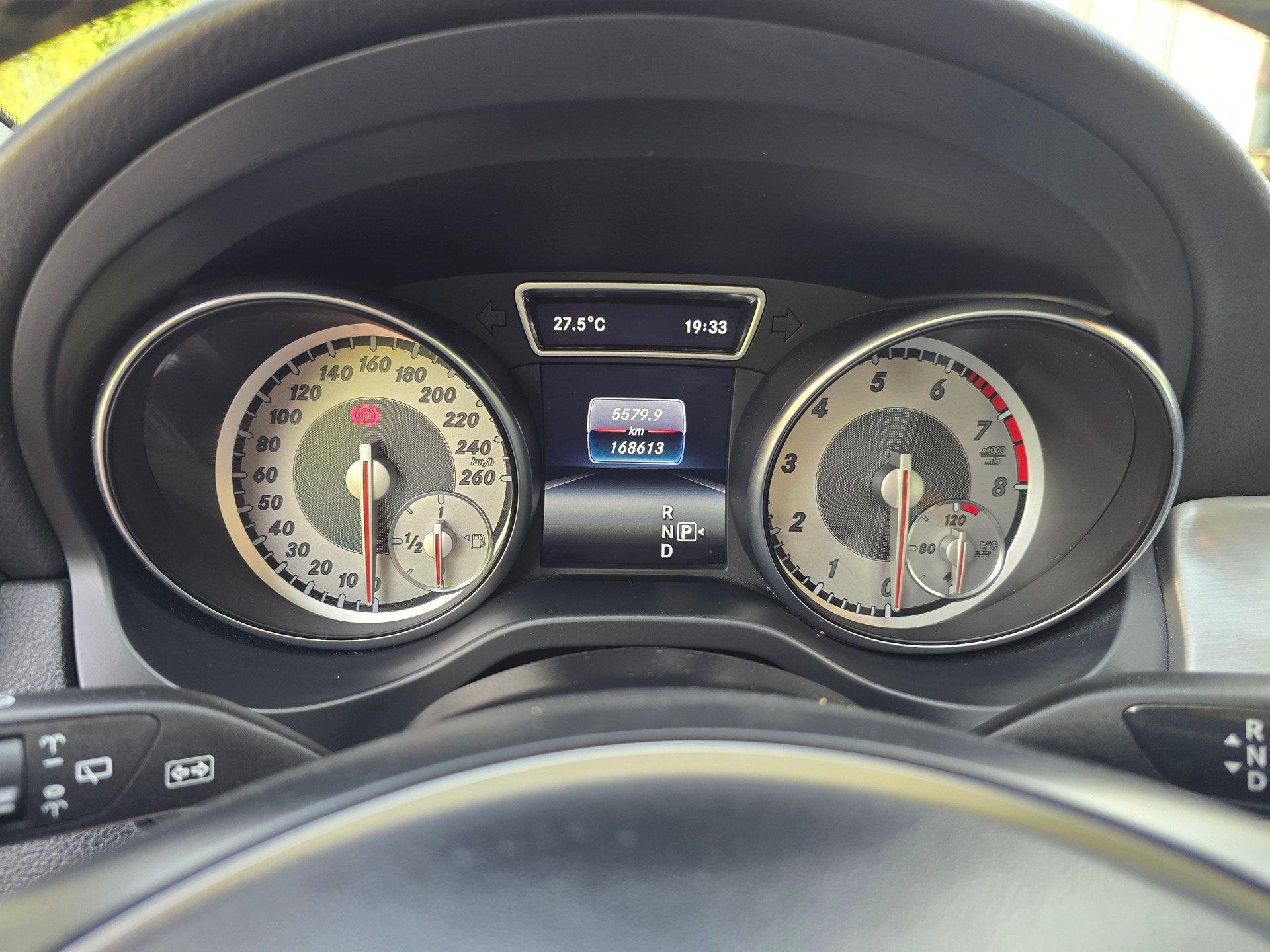 MERCEDES-BENZ GLA 250 Style 4Matic 7G-DCT-image-18