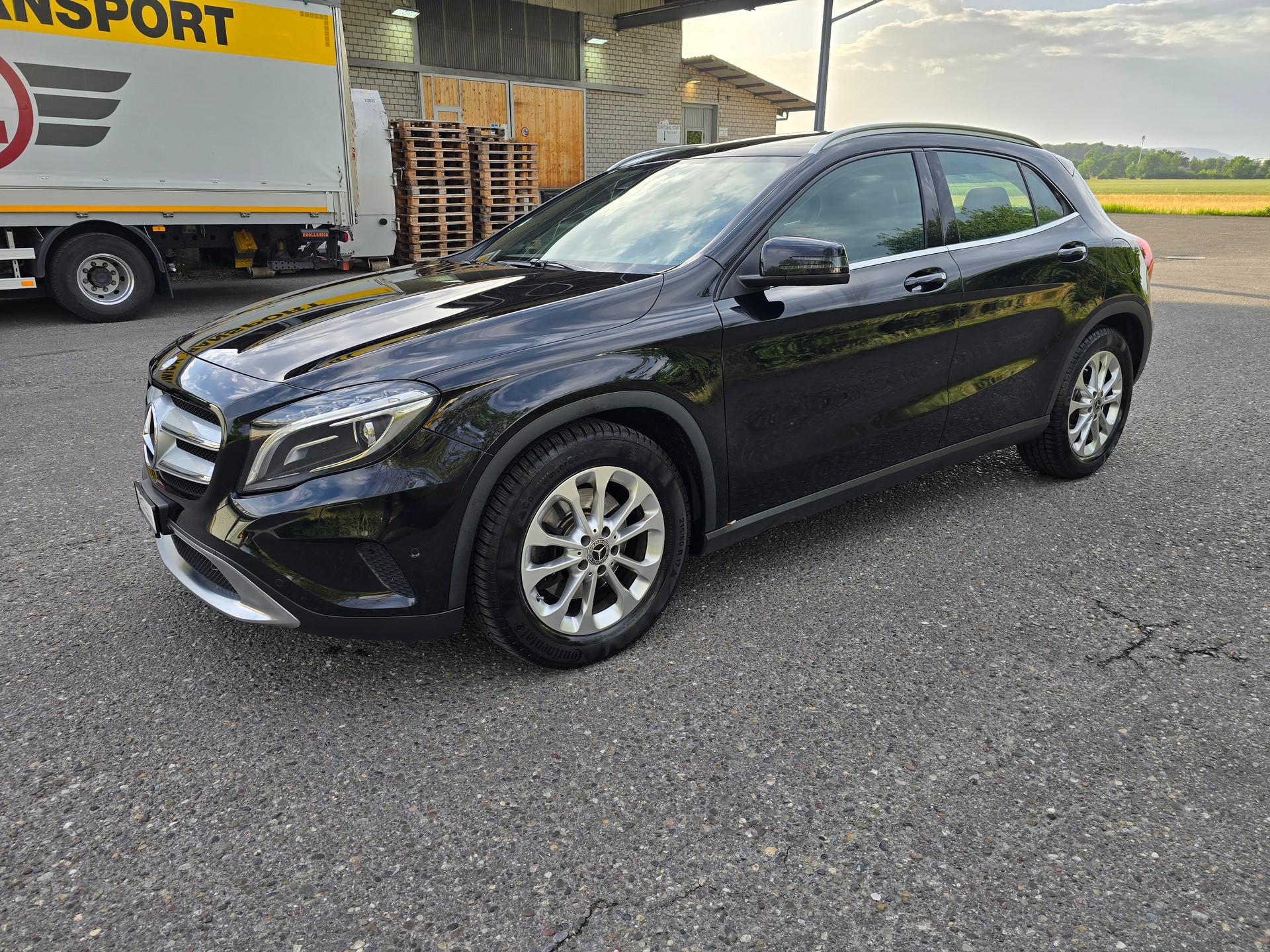 MERCEDES-BENZ GLA 250 Style 4Matic 7G-DCT-image-2