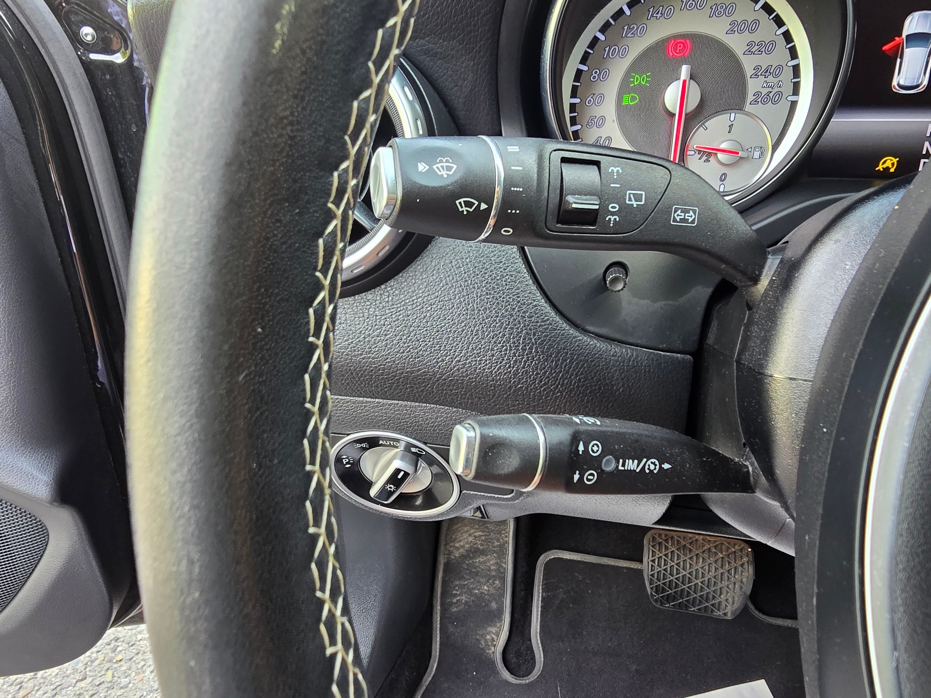 MERCEDES-BENZ GLA 250 Style 4Matic 7G-DCT-image-25