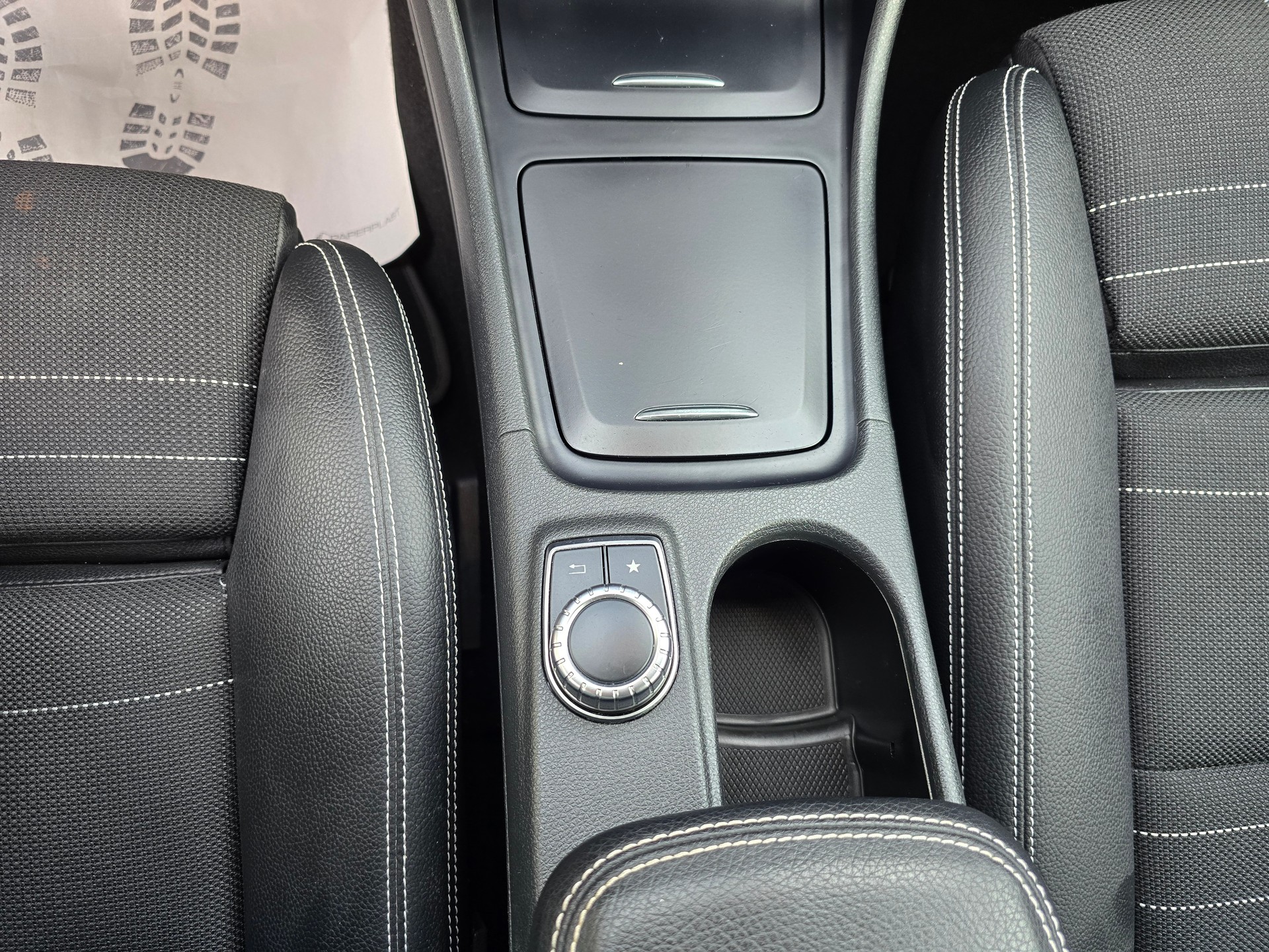 MERCEDES-BENZ GLA 250 Style 4Matic 7G-DCT-image-19