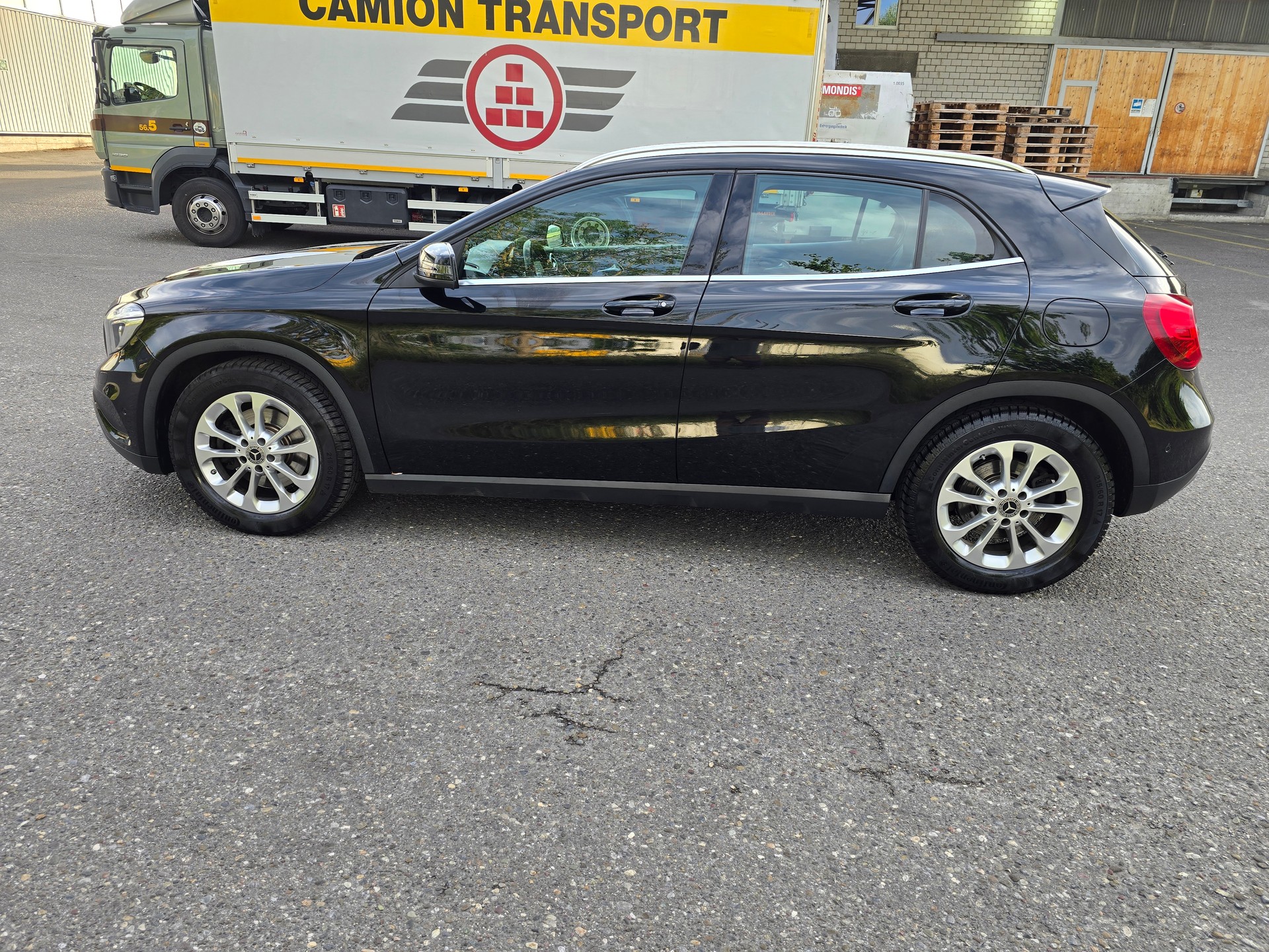 MERCEDES-BENZ GLA 250 Style 4Matic 7G-DCT-image-8