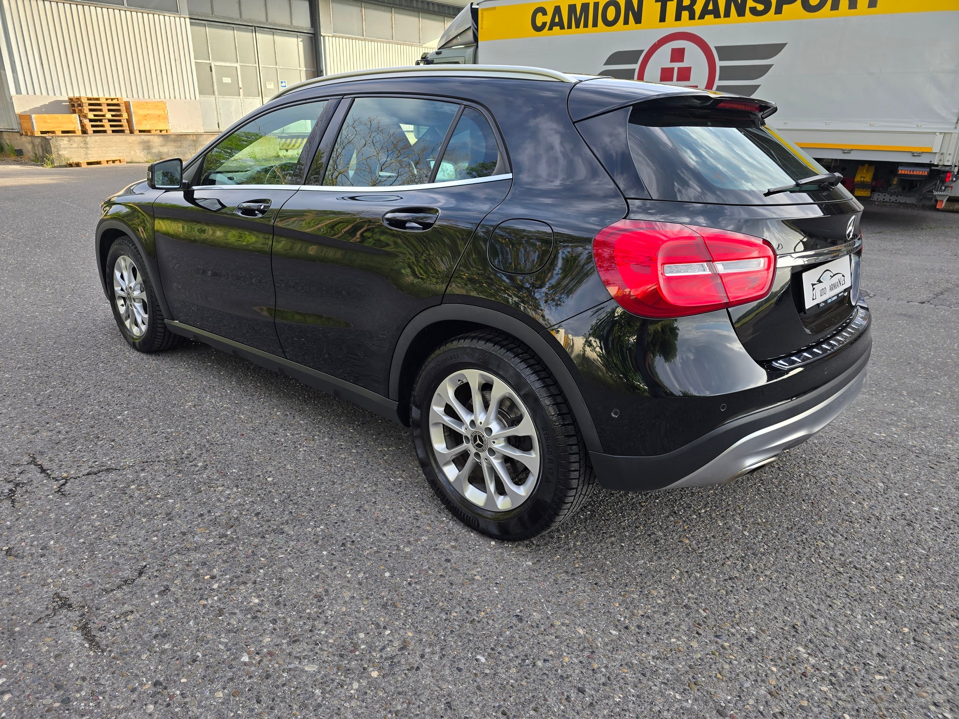 MERCEDES-BENZ GLA 250 Style 4Matic 7G-DCT-image-4