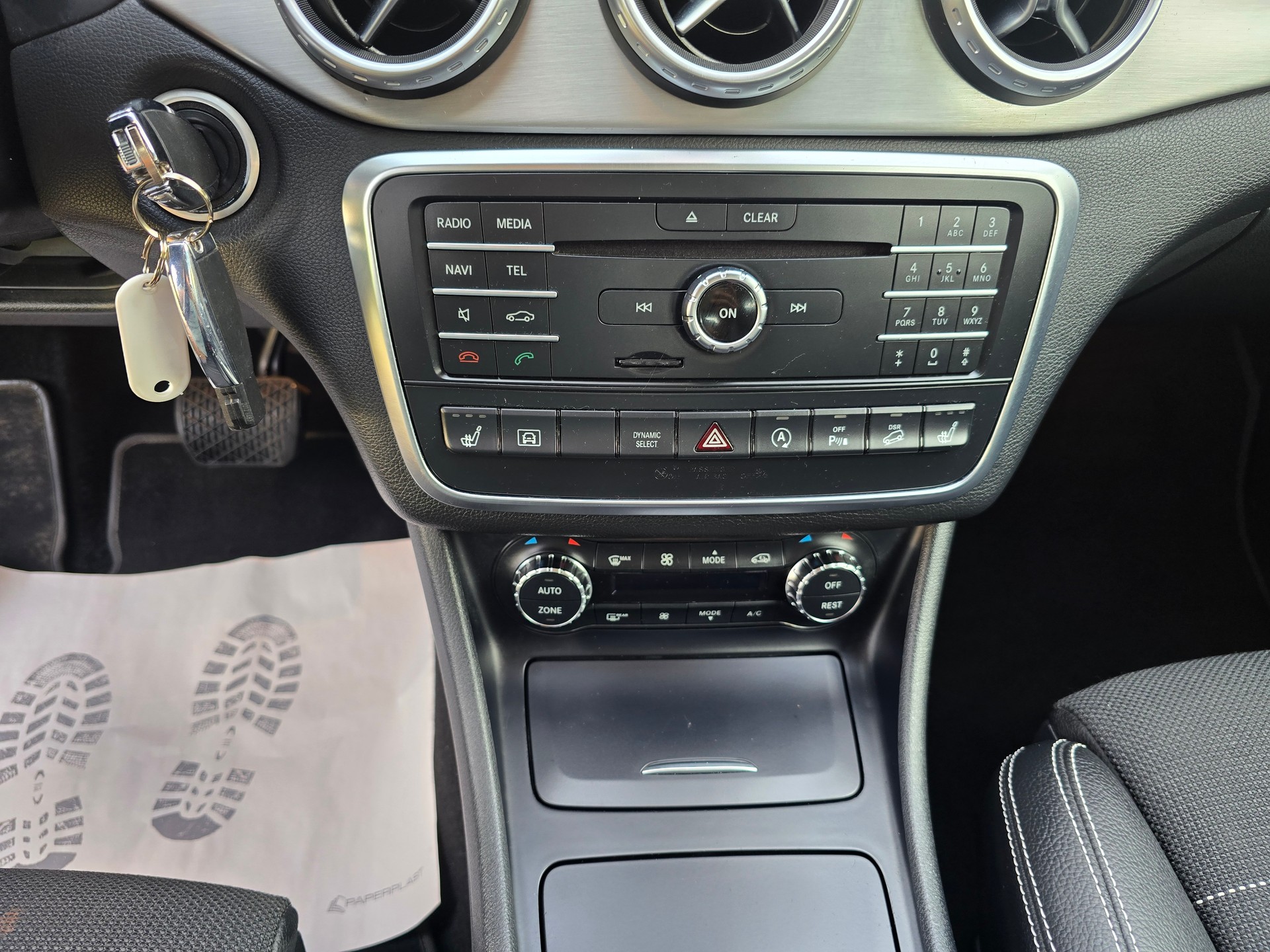 MERCEDES-BENZ GLA 250 Style 4Matic 7G-DCT-image-20