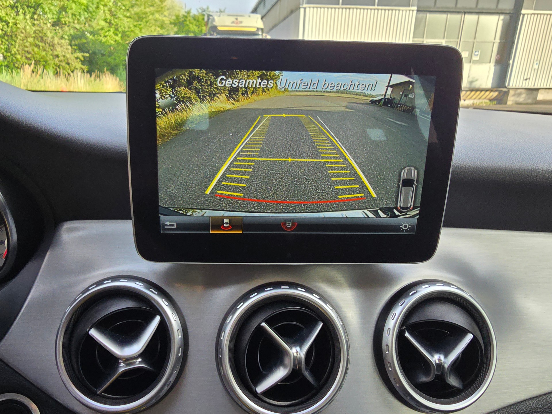 MERCEDES-BENZ GLA 250 Style 4Matic 7G-DCT-image-24