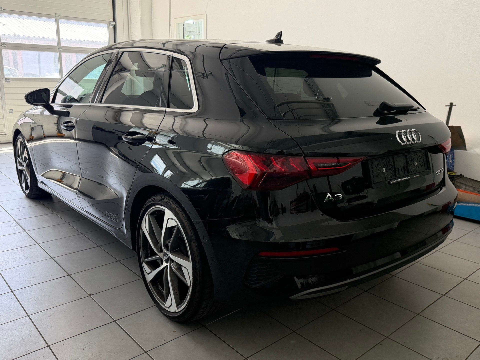 AUDI A3 Sportback 35 TDI S line S-tronic-image-2