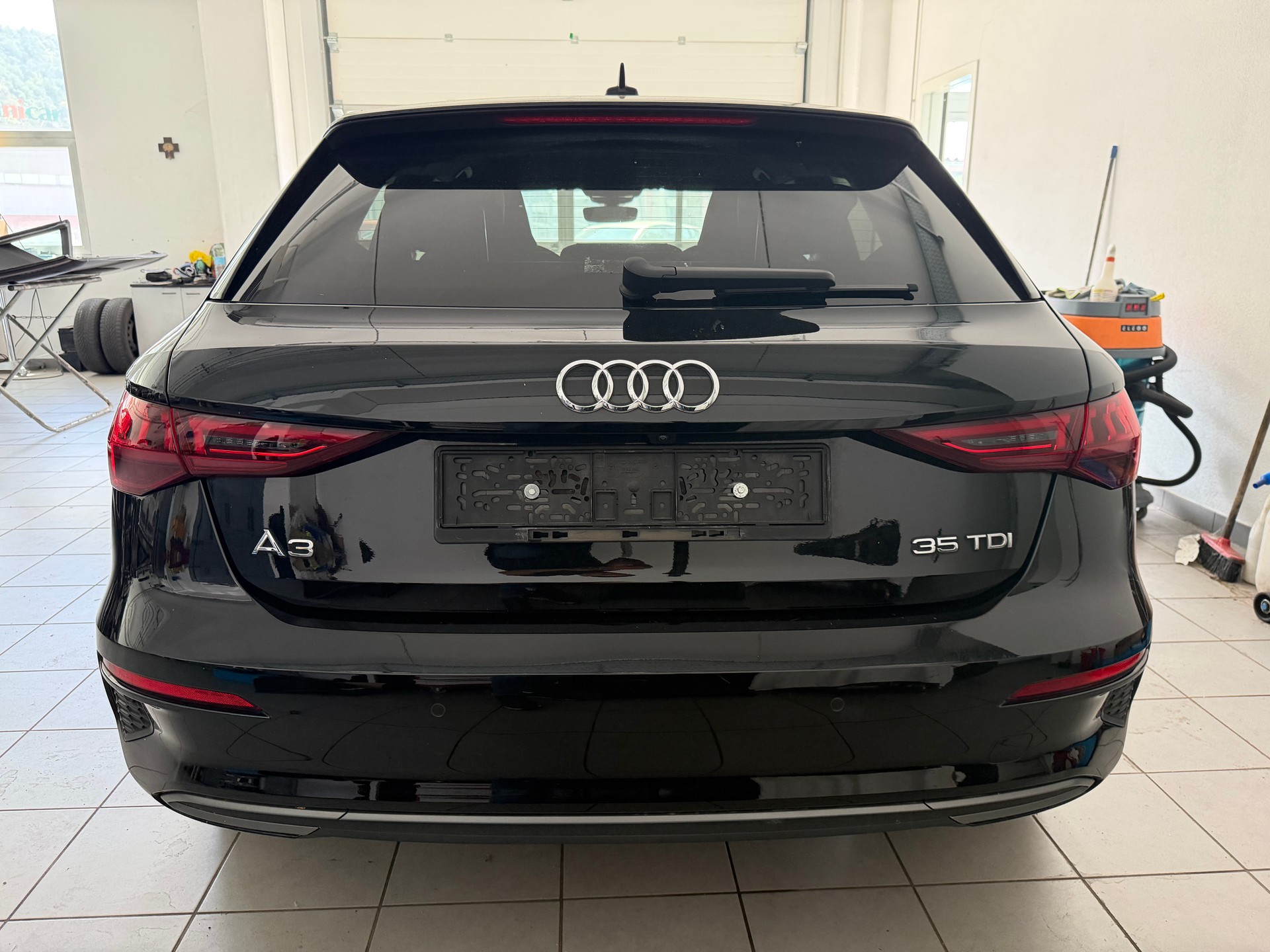 AUDI A3 Sportback 35 TDI S line S-tronic-image-3