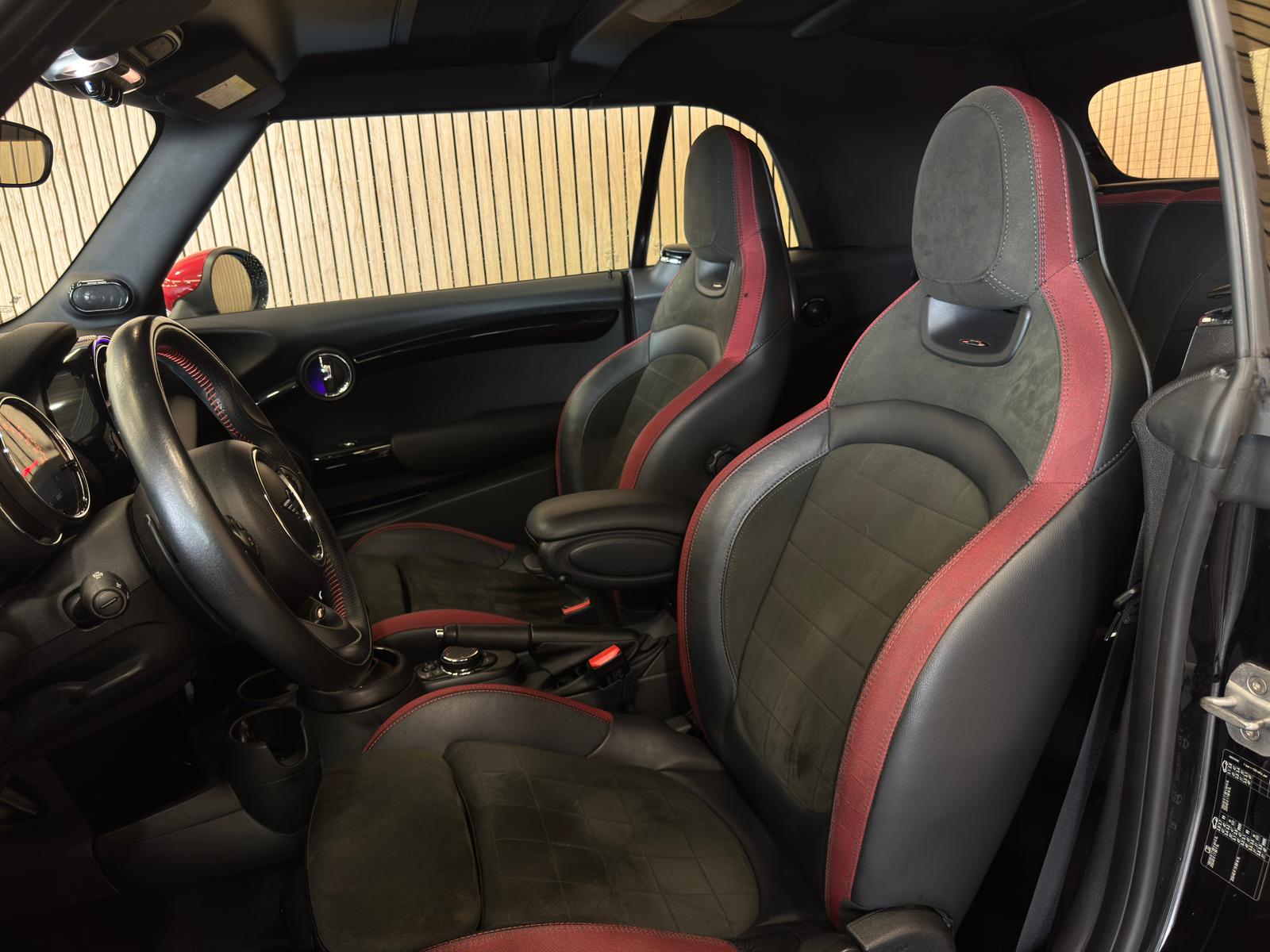 MINI Cooper John Cooper Works Cabriolet Steptronic-image-29