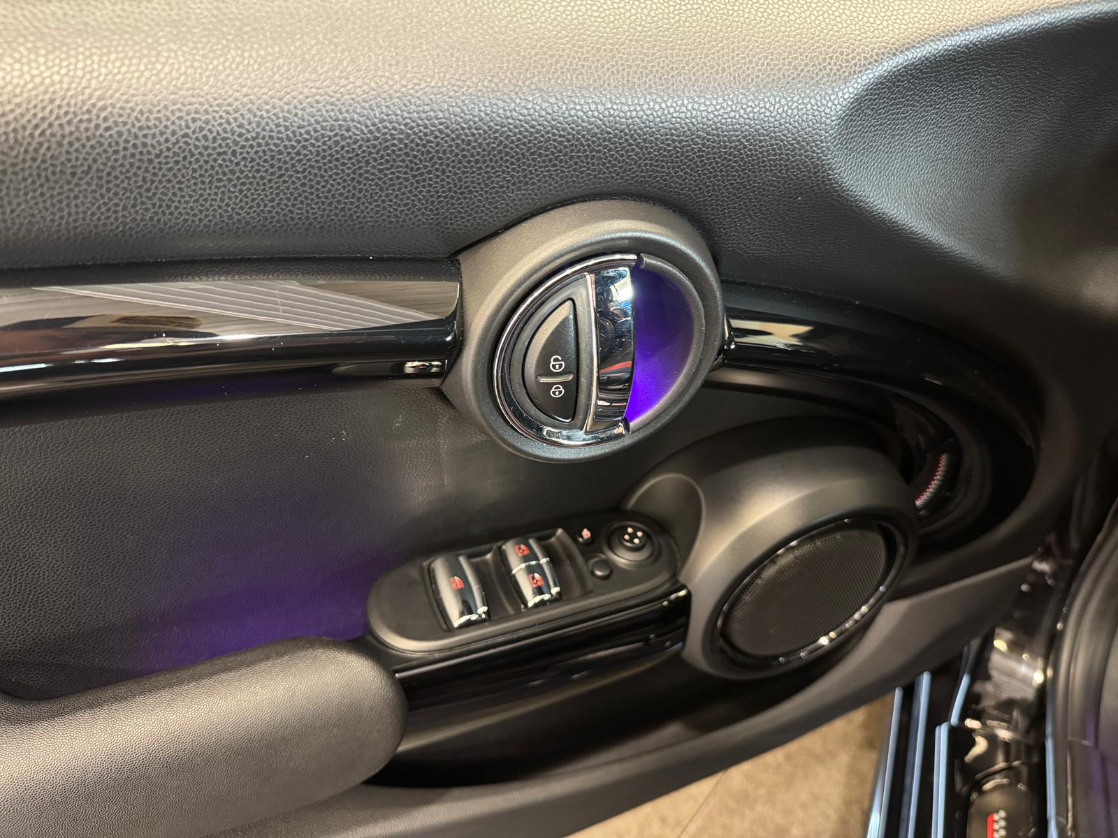 MINI Cooper John Cooper Works Cabriolet Steptronic-image-9