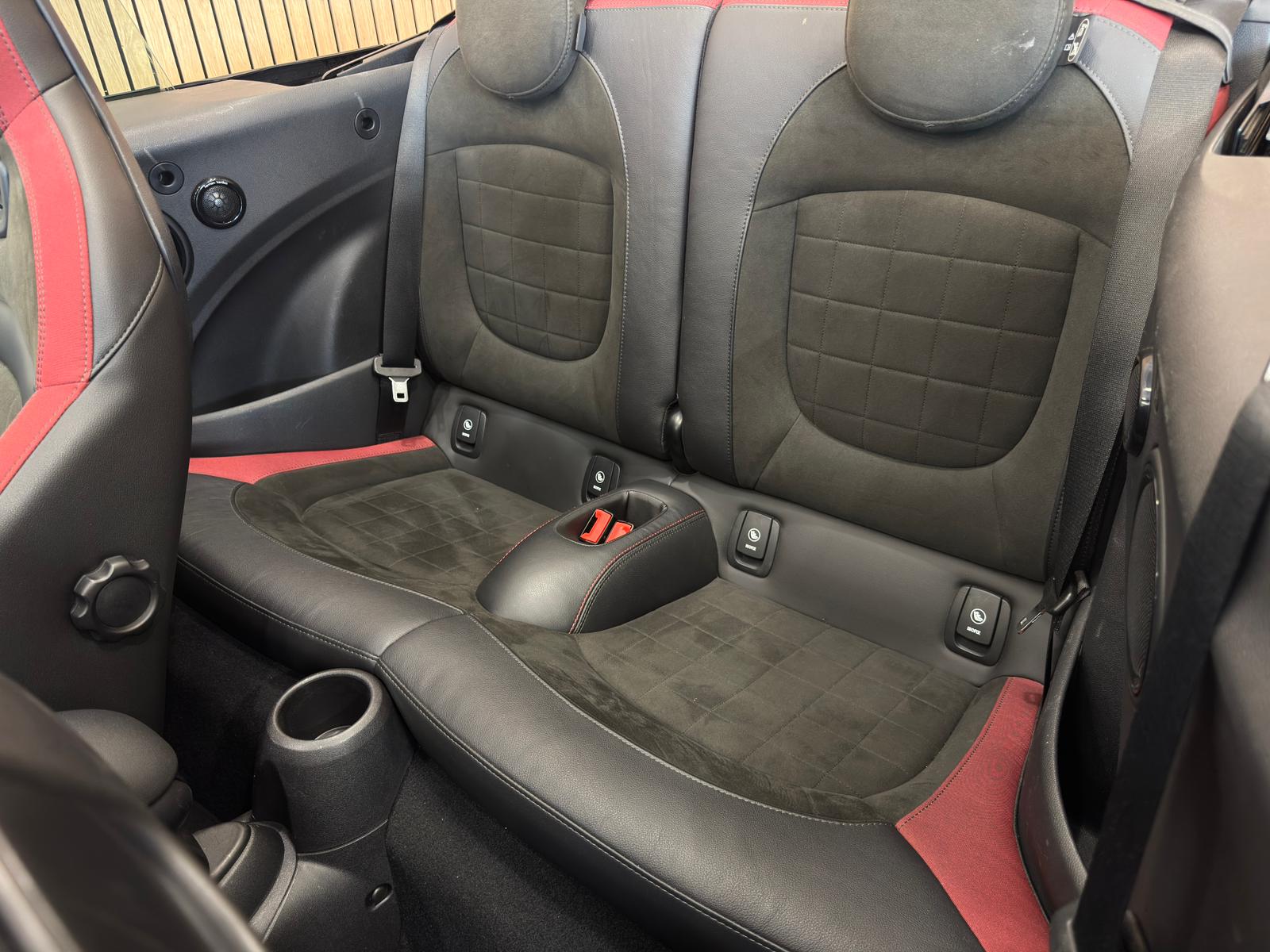 MINI Cooper John Cooper Works Cabriolet Steptronic-image-28
