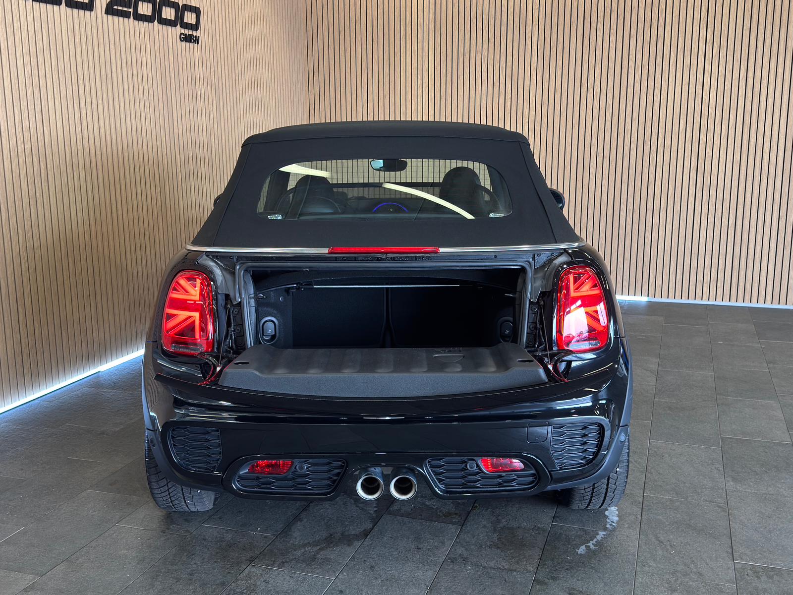 MINI Cooper John Cooper Works Cabriolet Steptronic-image-7