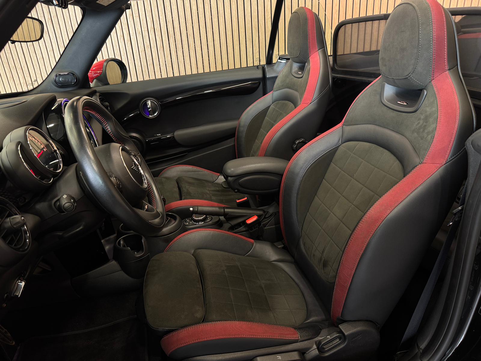 MINI Cooper John Cooper Works Cabriolet Steptronic-image-27