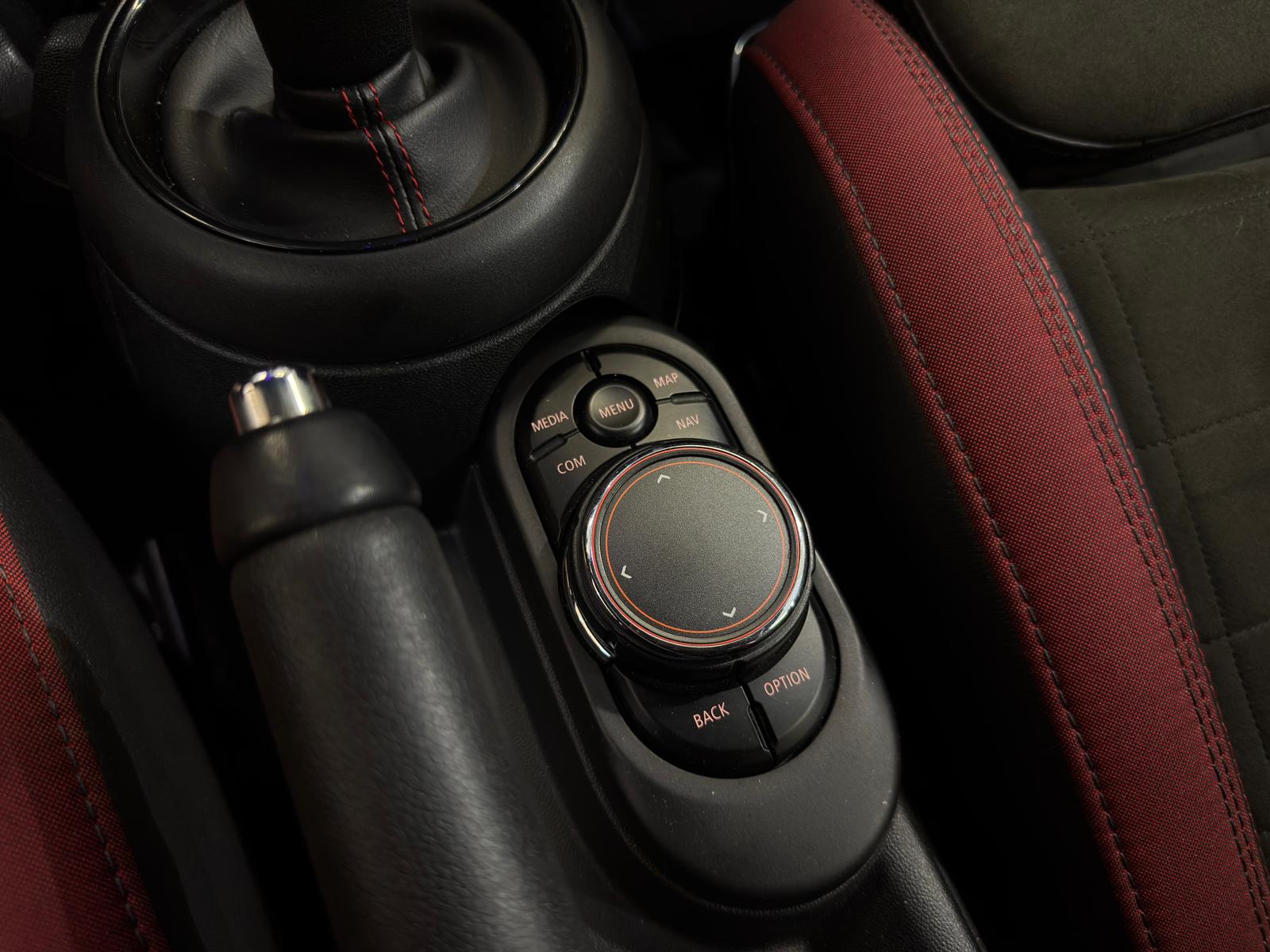 MINI Cooper John Cooper Works Cabriolet Steptronic-image-26