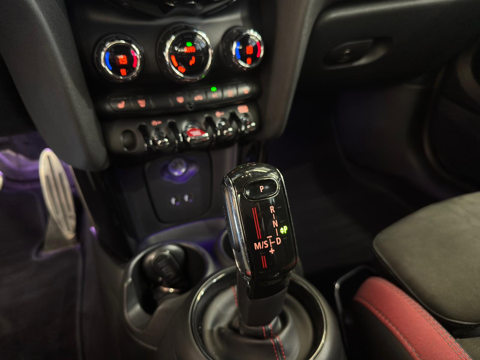 MINI Cooper John Cooper Works Cabriolet Steptronic-image-16