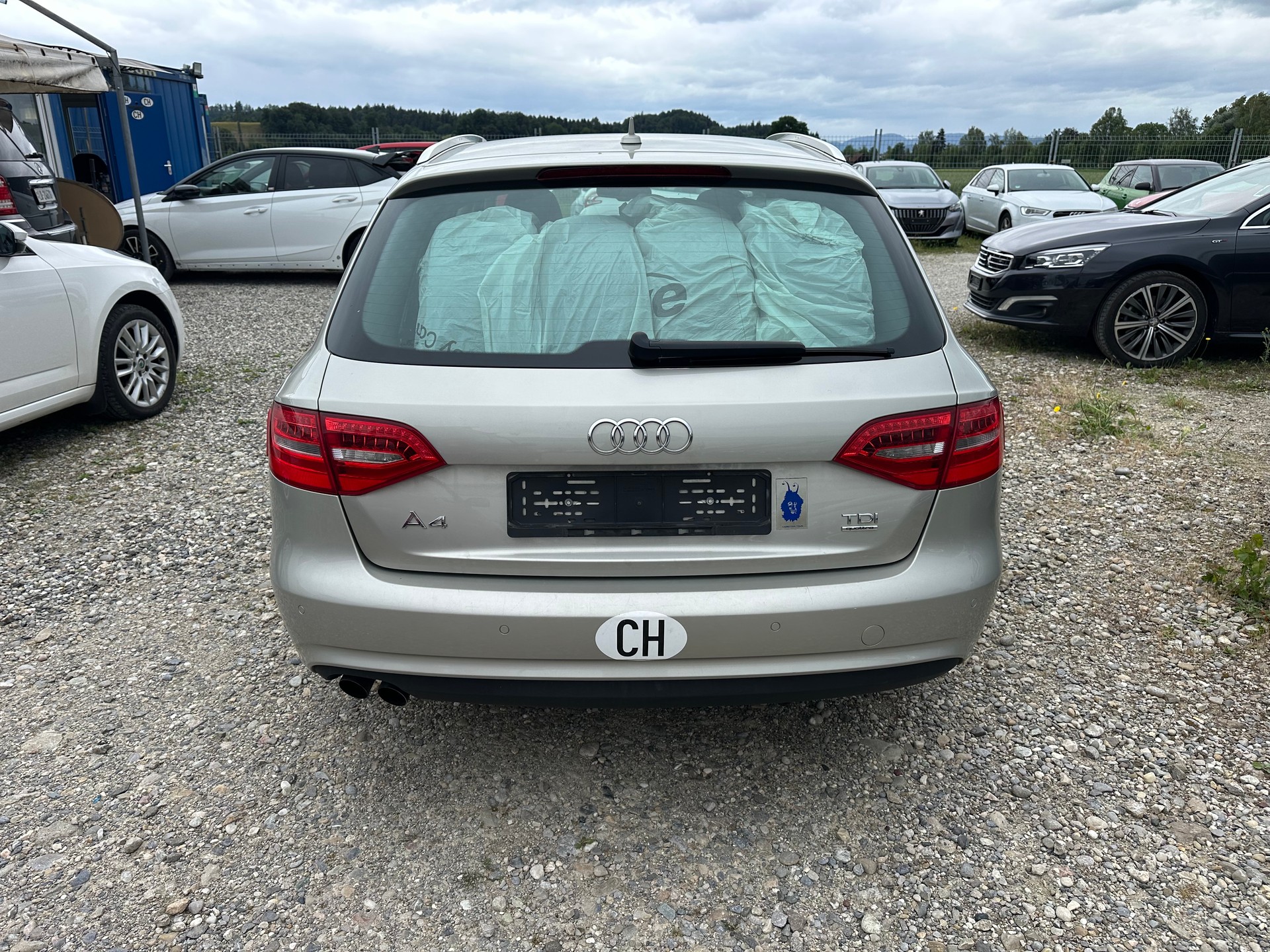 AUDI A4 Avant 2.0 TDI quattro-image-4