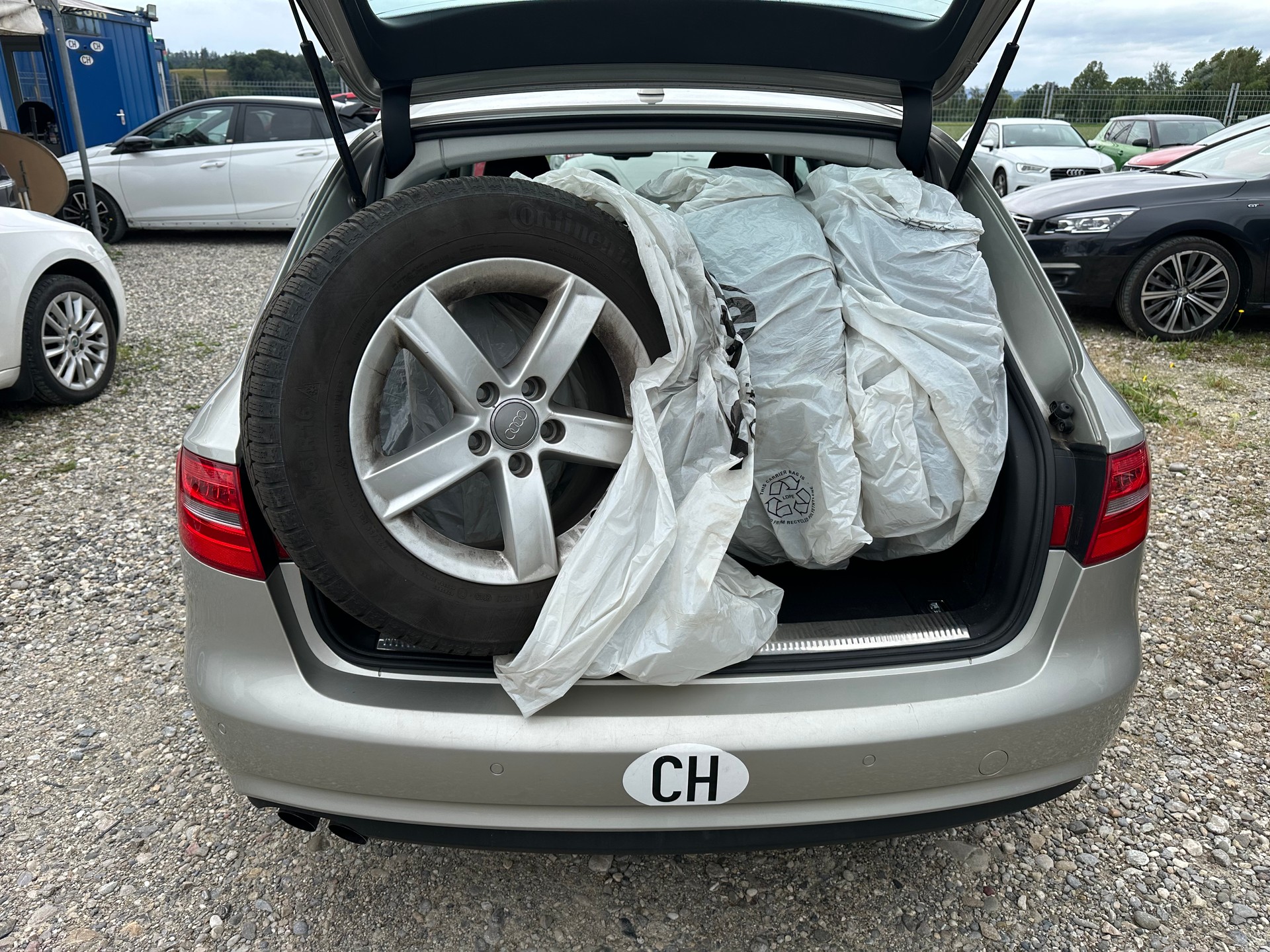 AUDI A4 Avant 2.0 TDI quattro-image-6