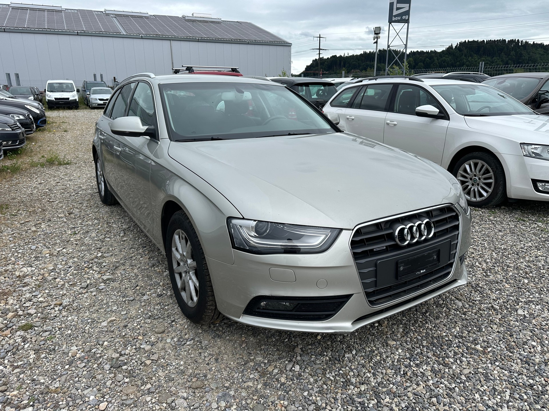 AUDI A4 Avant 2.0 TDI quattro-image-2