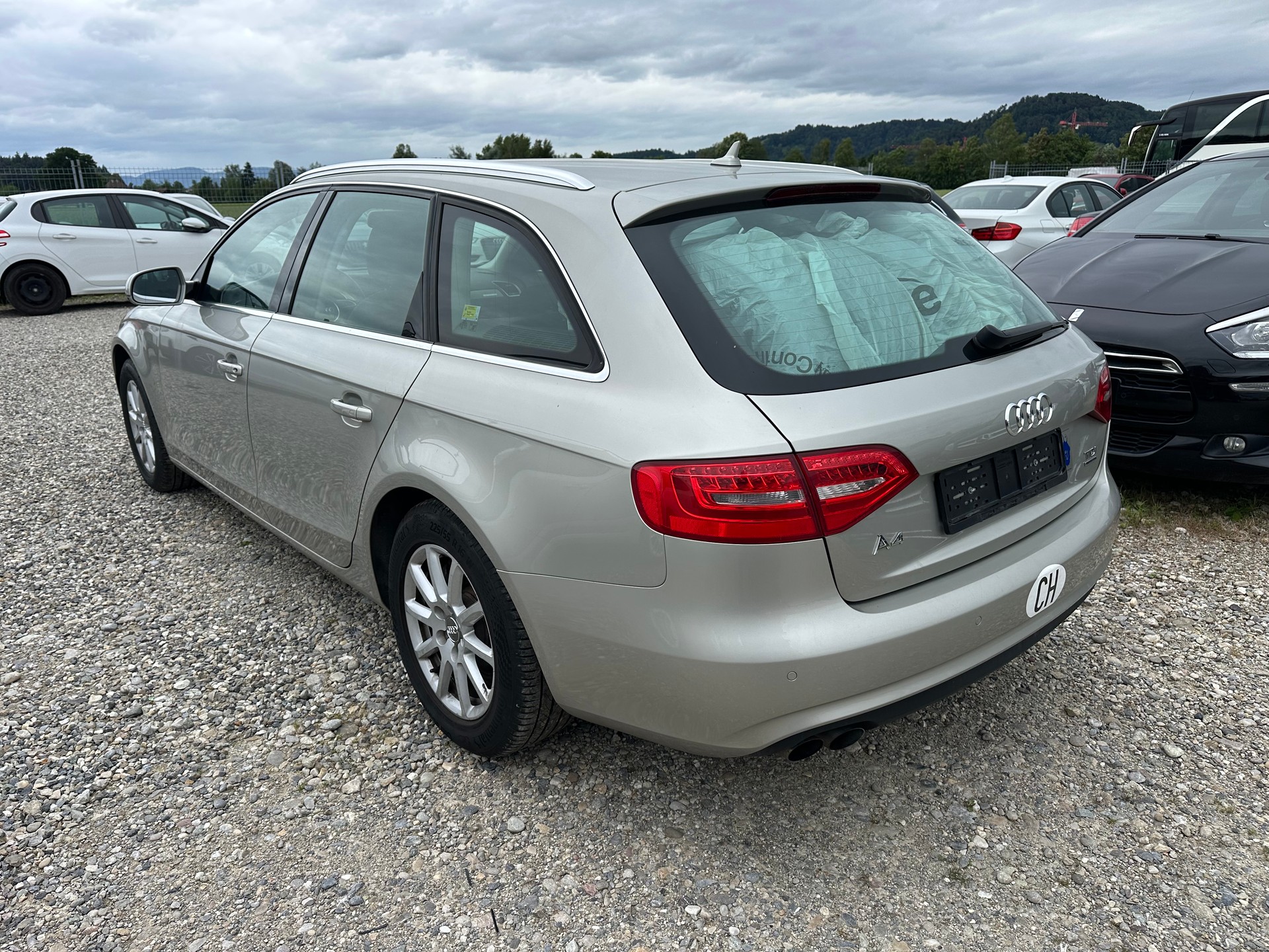 AUDI A4 Avant 2.0 TDI quattro-image-5