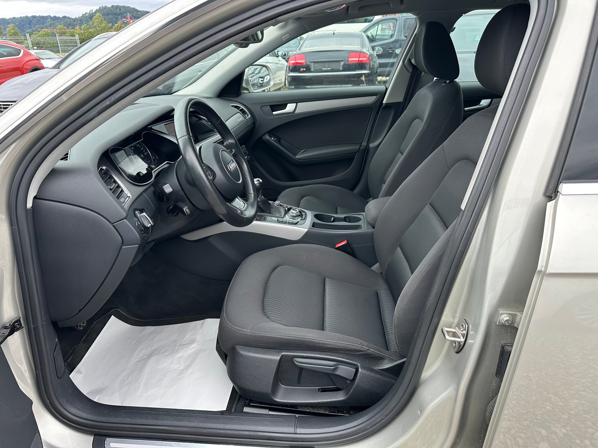 AUDI A4 Avant 2.0 TDI quattro-image-7