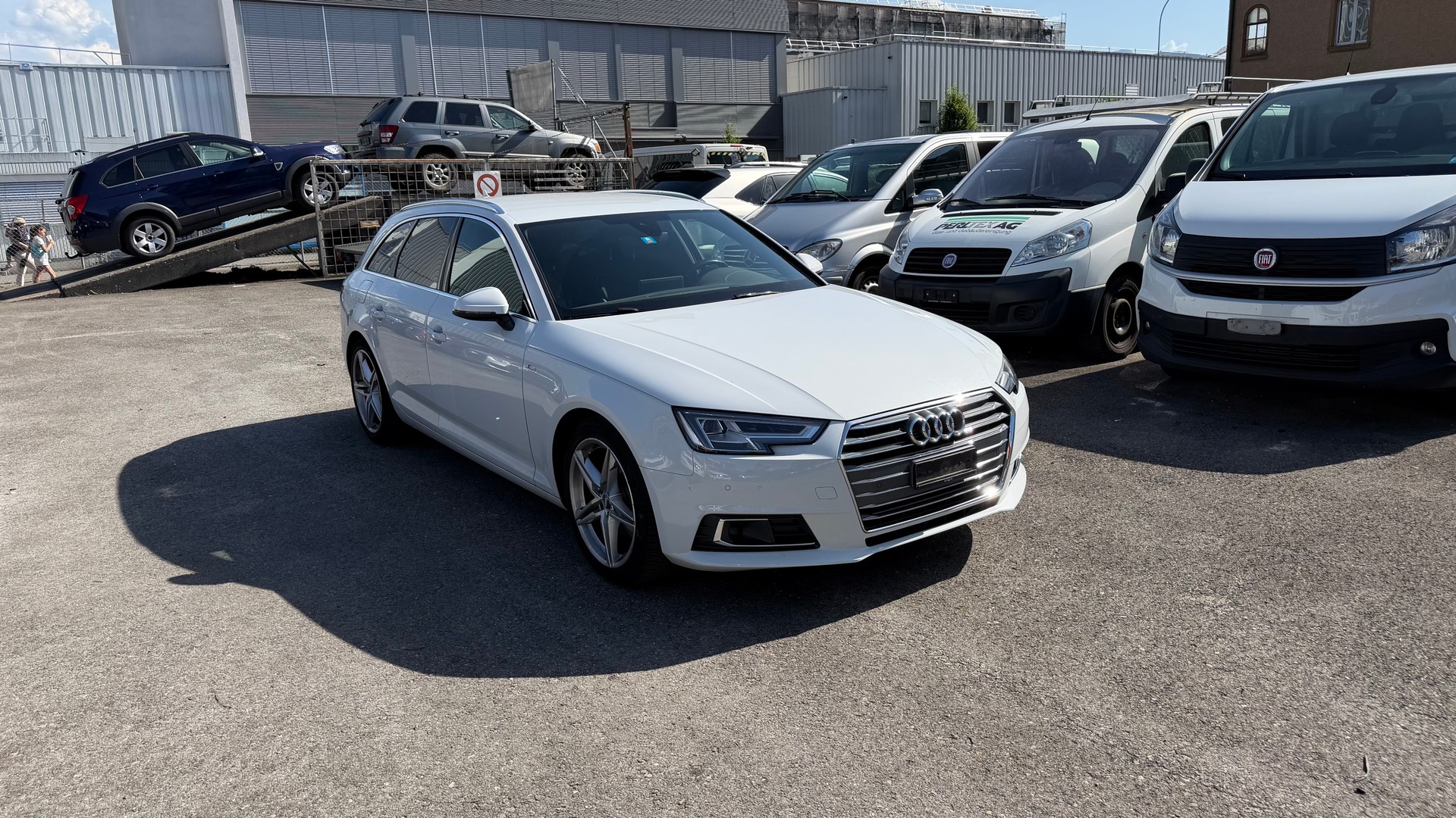 AUDI A4 Avant 2.0 TDI Sport S-tronic-image-1