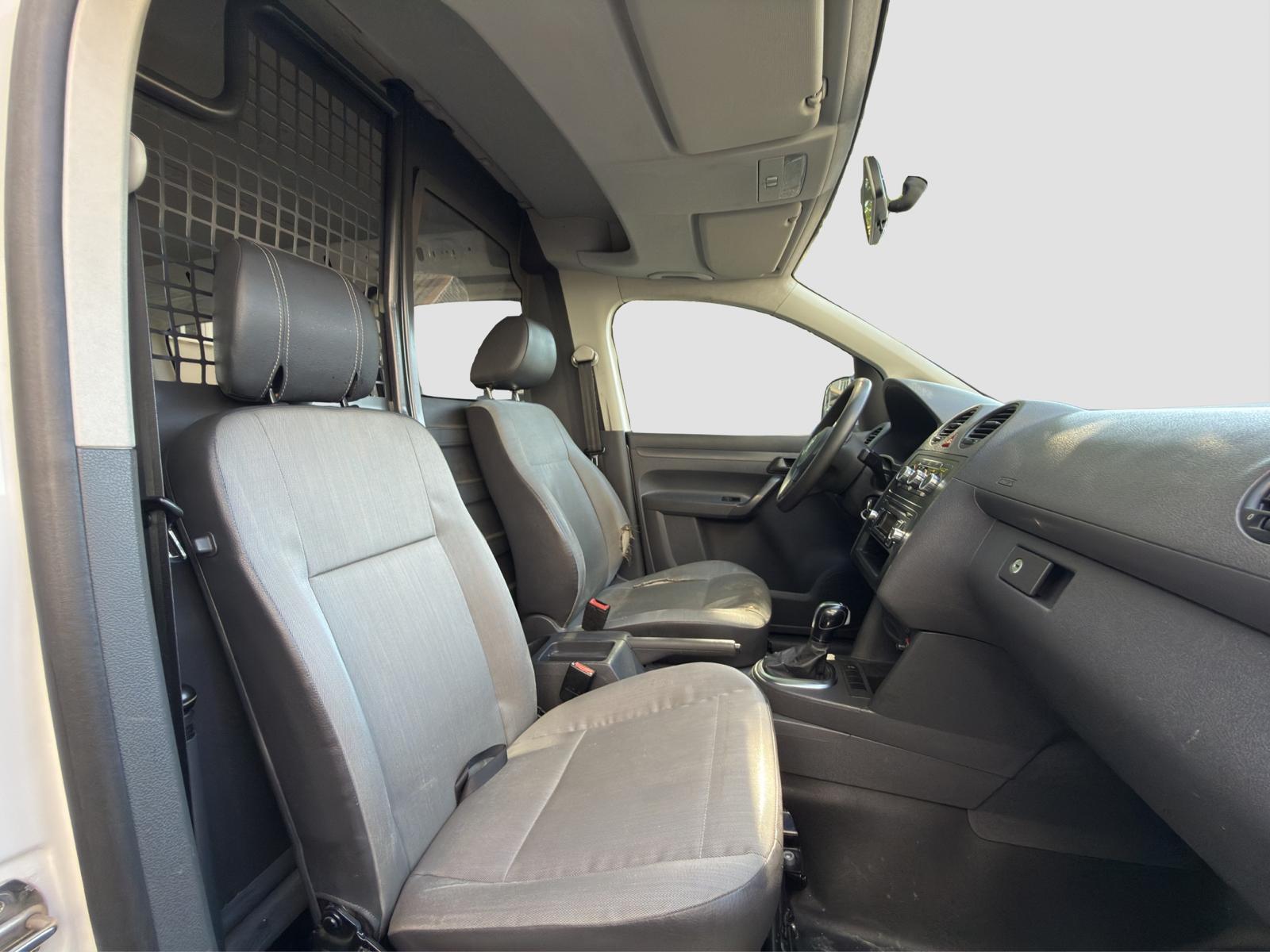 VW Caddy Maxi 1.6 TDI DSG-image-22