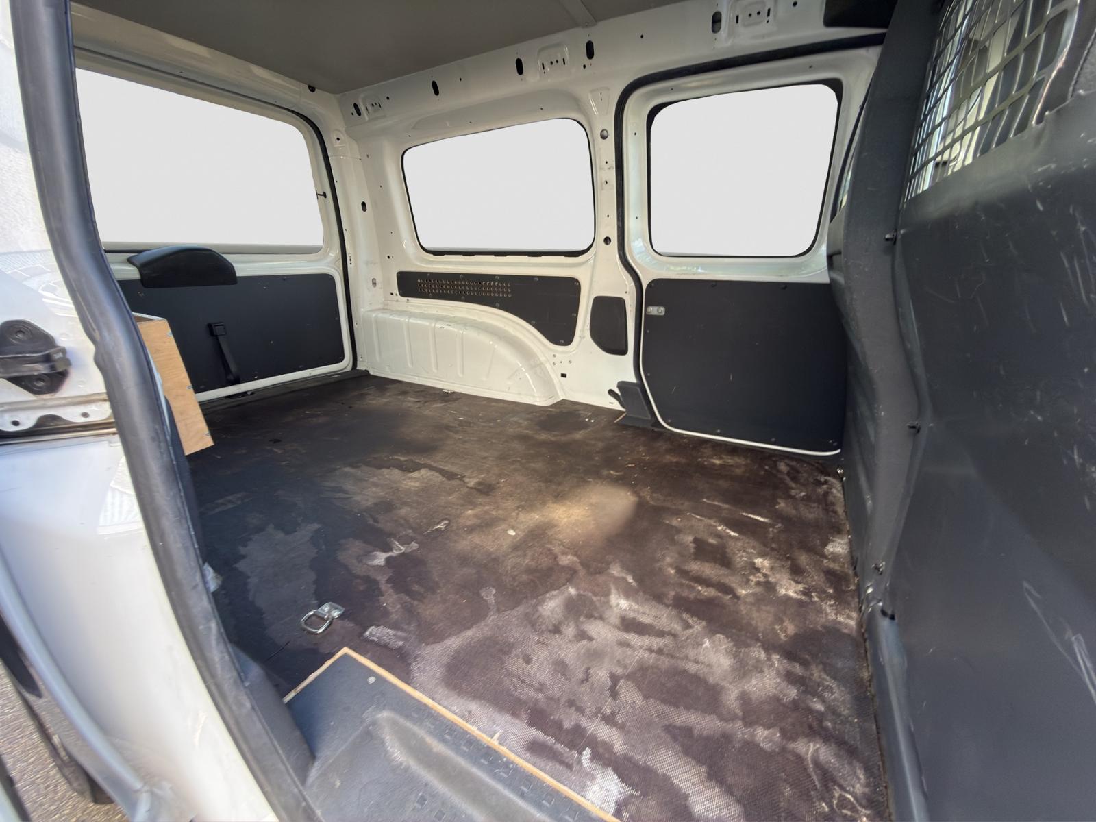 VW Caddy Maxi 1.6 TDI DSG-image-9