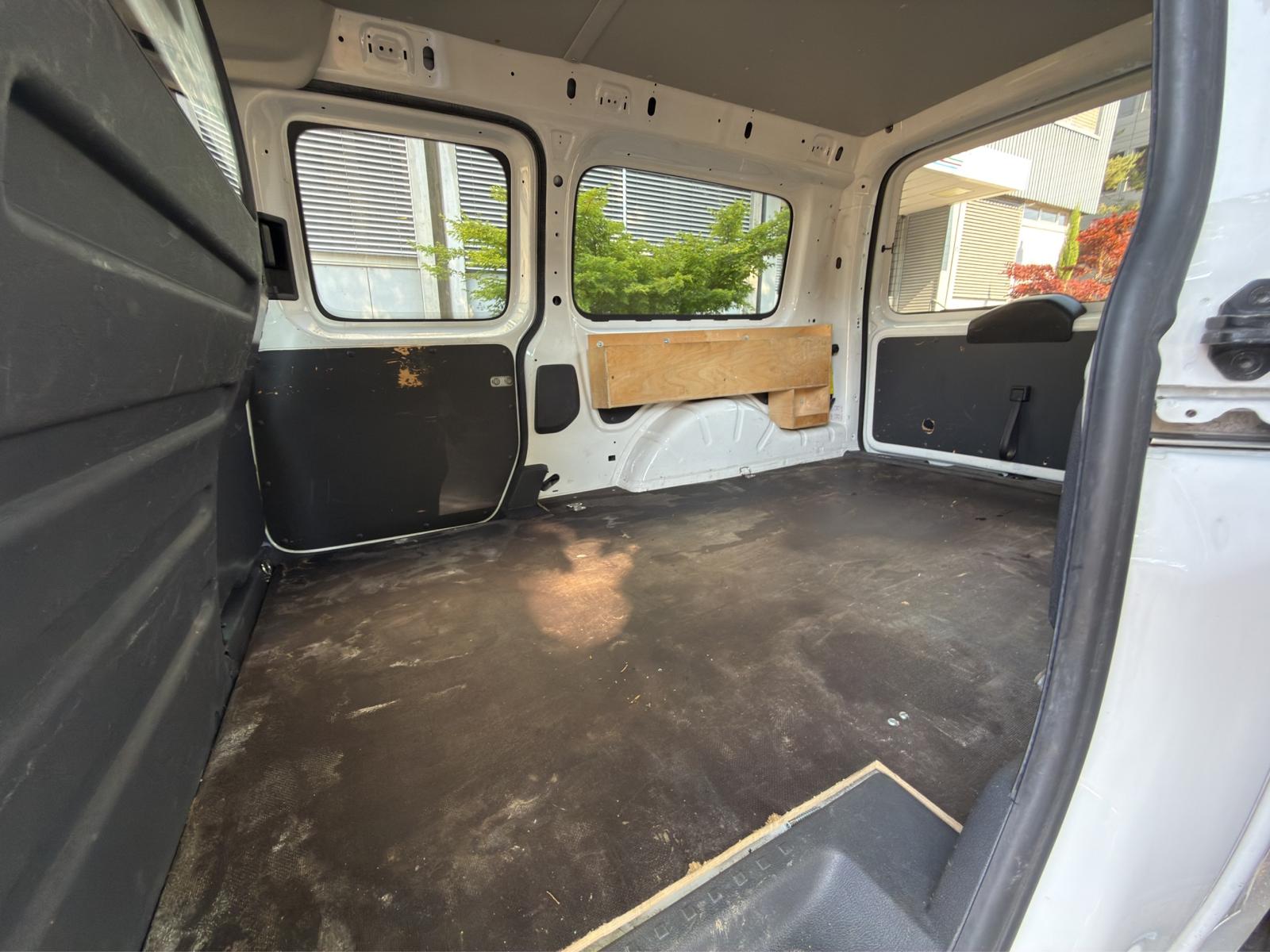 VW Caddy Maxi 1.6 TDI DSG-image-10