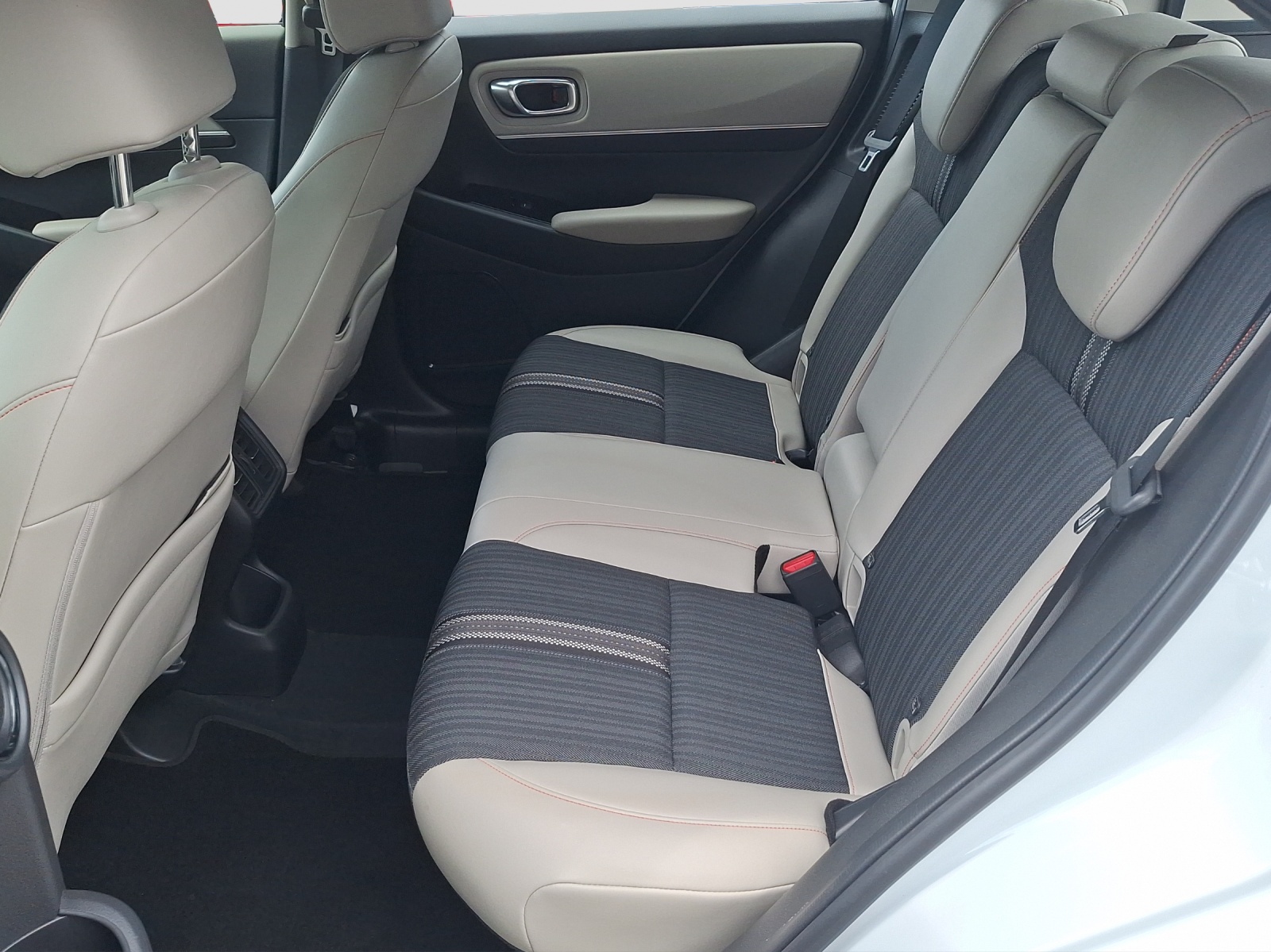 HONDA HR-V 1.5 i-MMD Advance Style-image-10