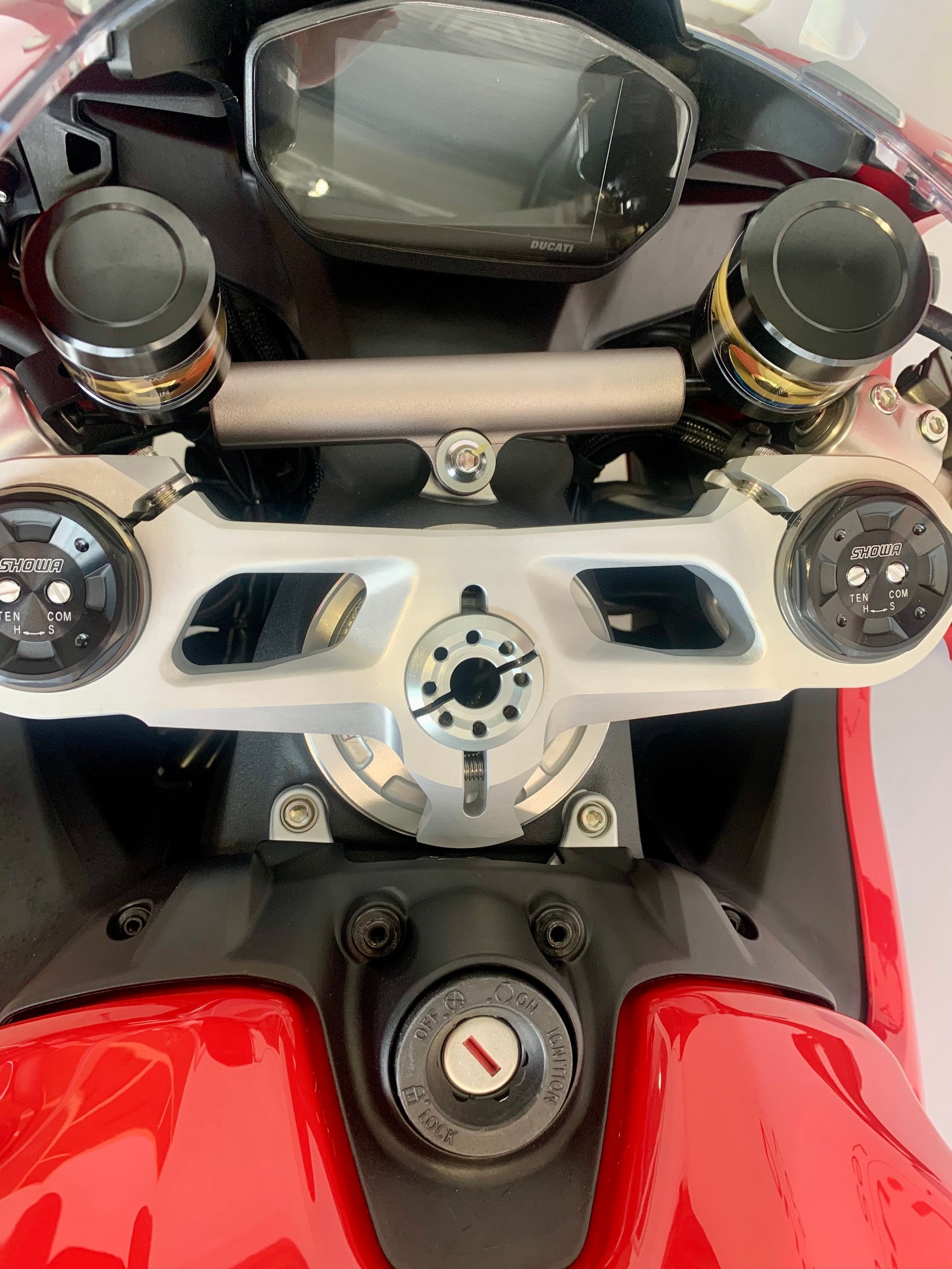 DUCATI Panigale V2-showroom-element-3