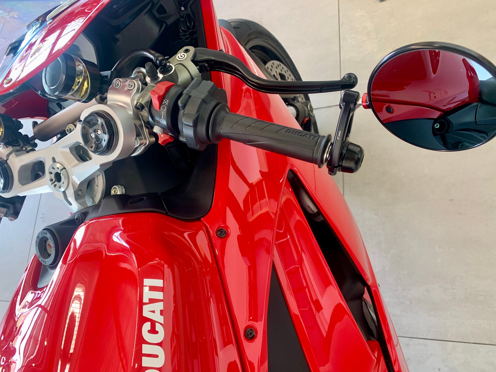 DUCATI Panigale V2-image-9