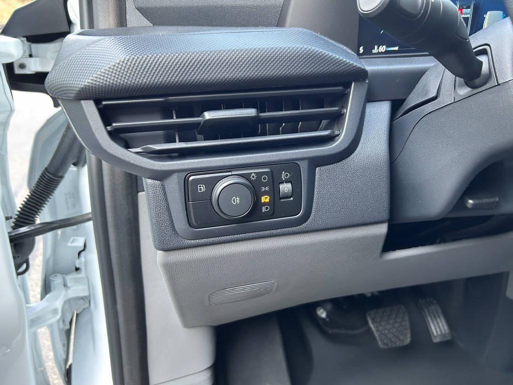 FORD Transit Custom Van 320 L1 2.5 Duratec 233 Trend PHEV-image-11